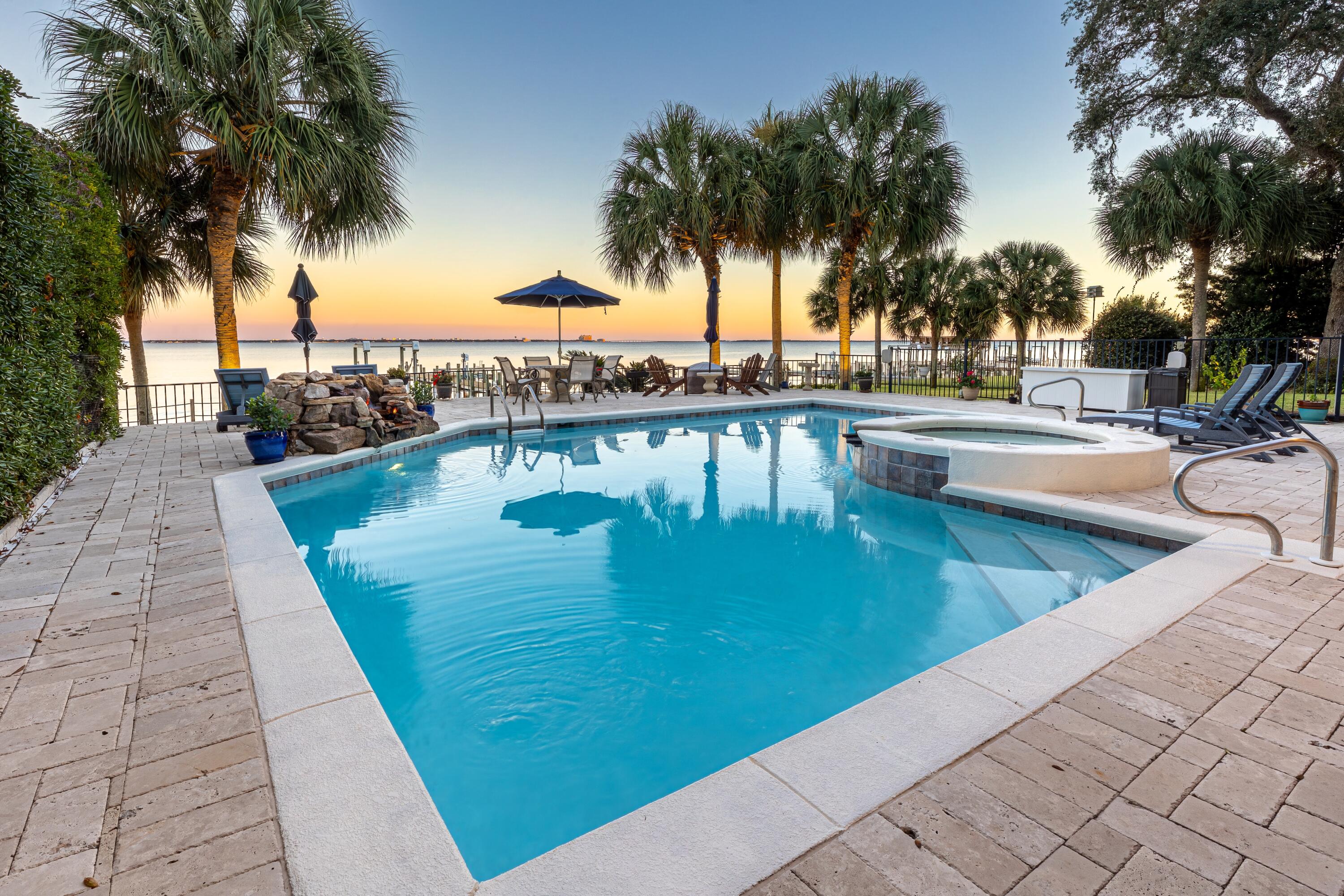 LAKE LORRAINE ESTATES - Residential