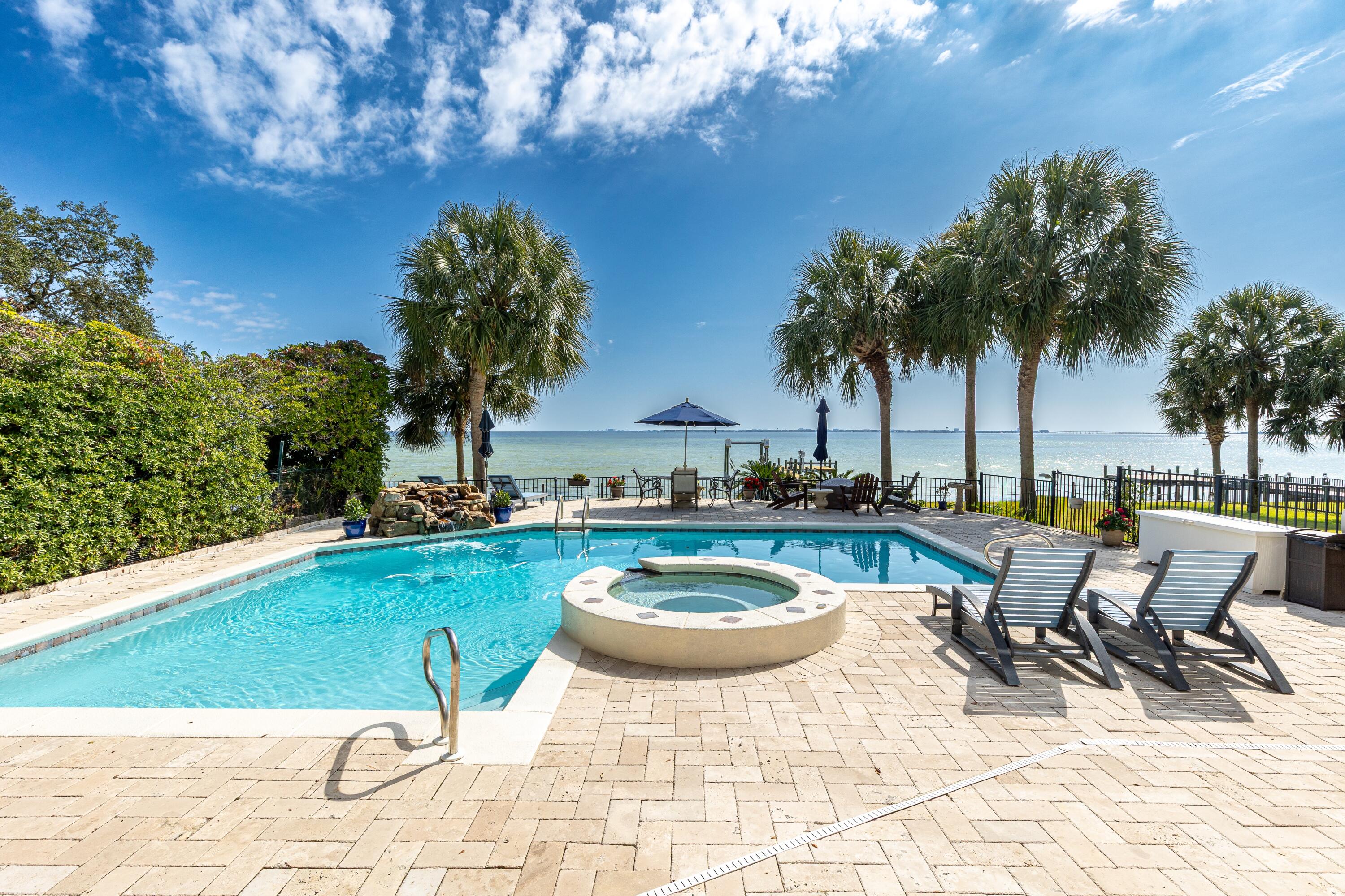 LAKE LORRAINE ESTATES - Residential