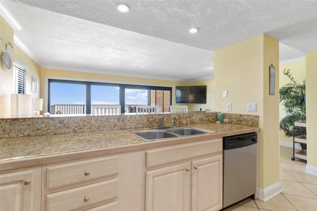 ocean breeze condominium - Residential