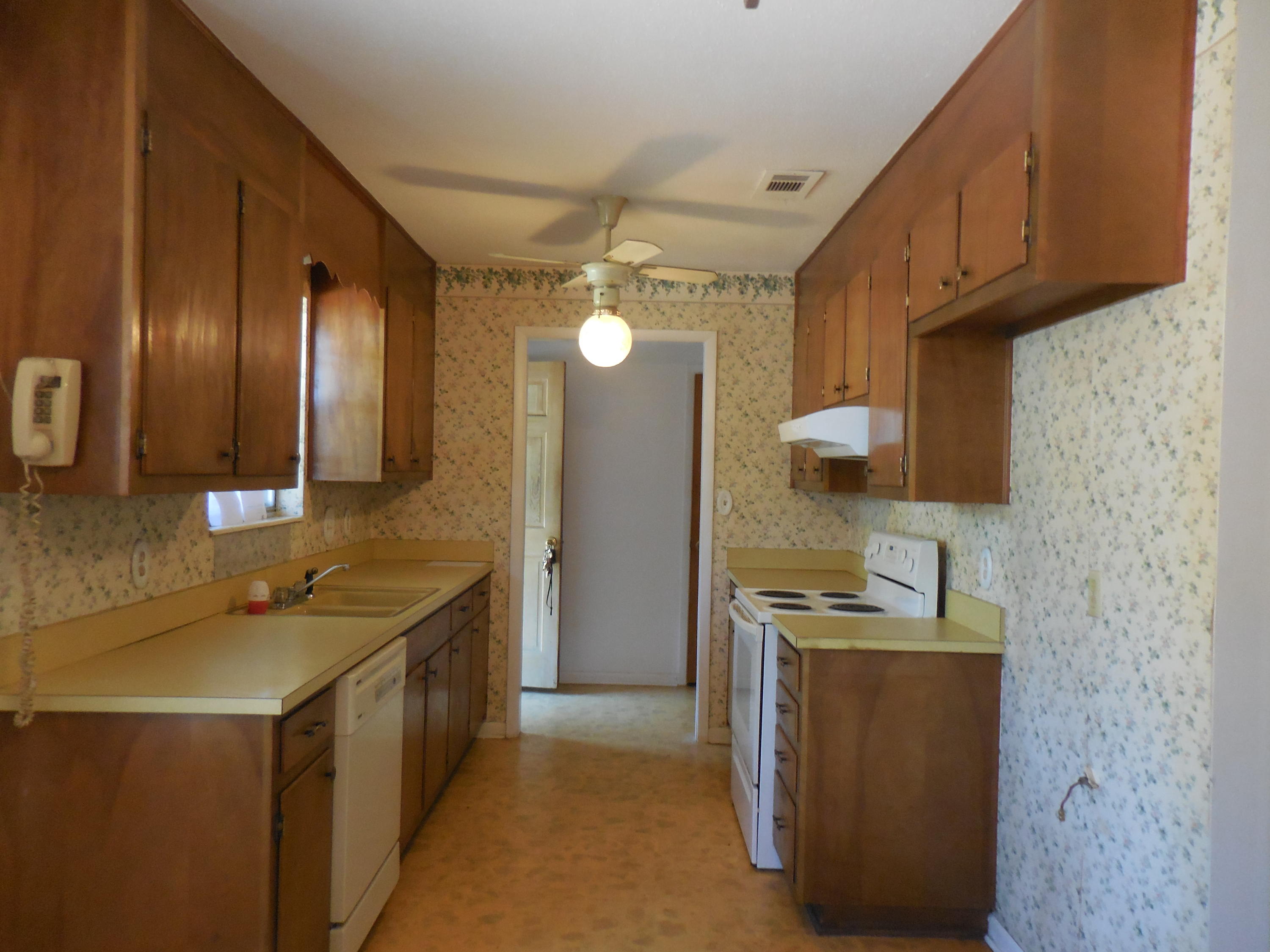 CAROL ANNE MANOR 1ST ADDN - Residential