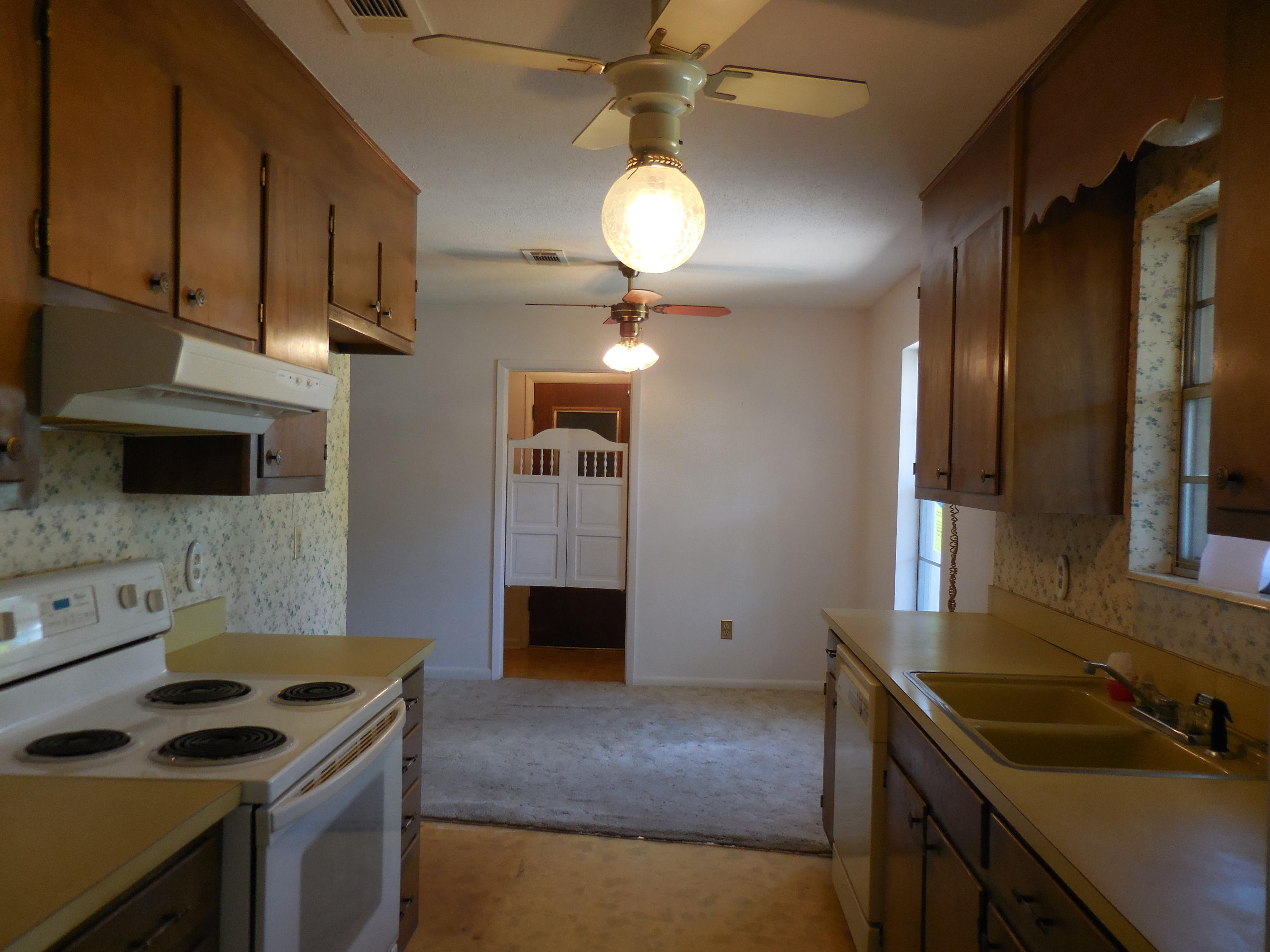 CAROL ANNE MANOR 1ST ADDN - Residential