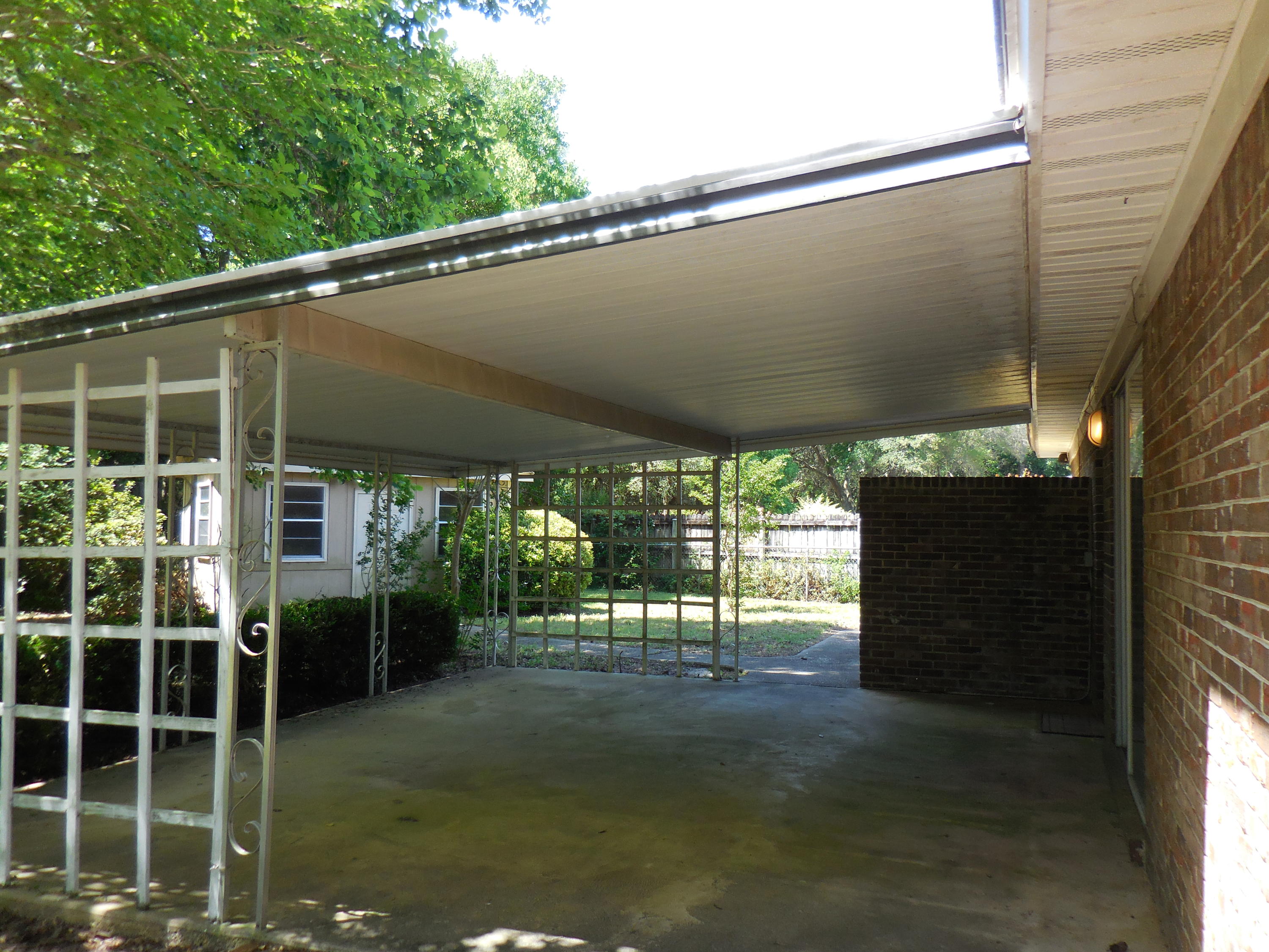 CAROL ANNE MANOR 1ST ADDN - Residential