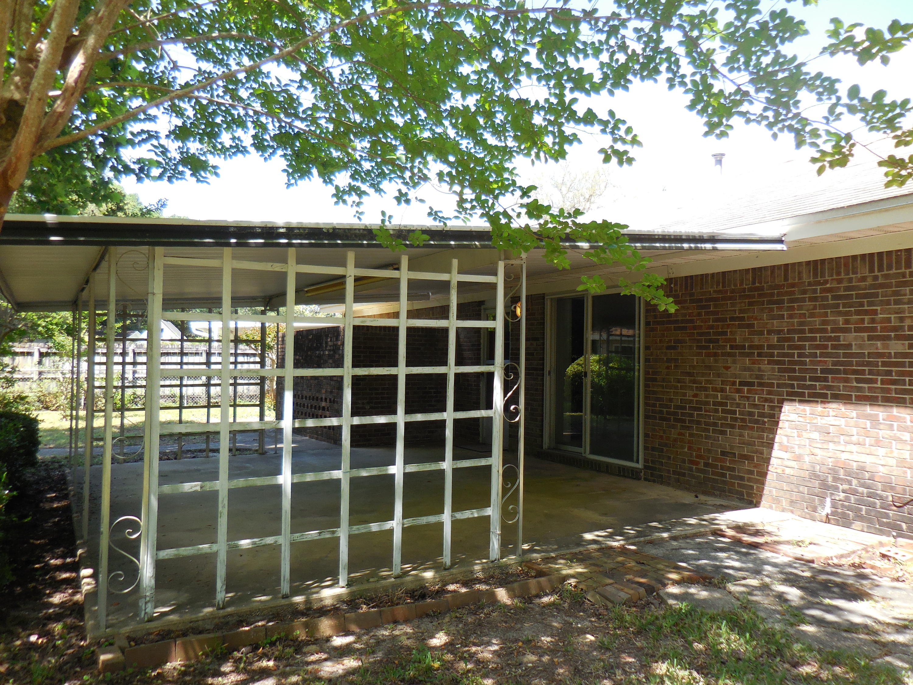 CAROL ANNE MANOR 1ST ADDN - Residential