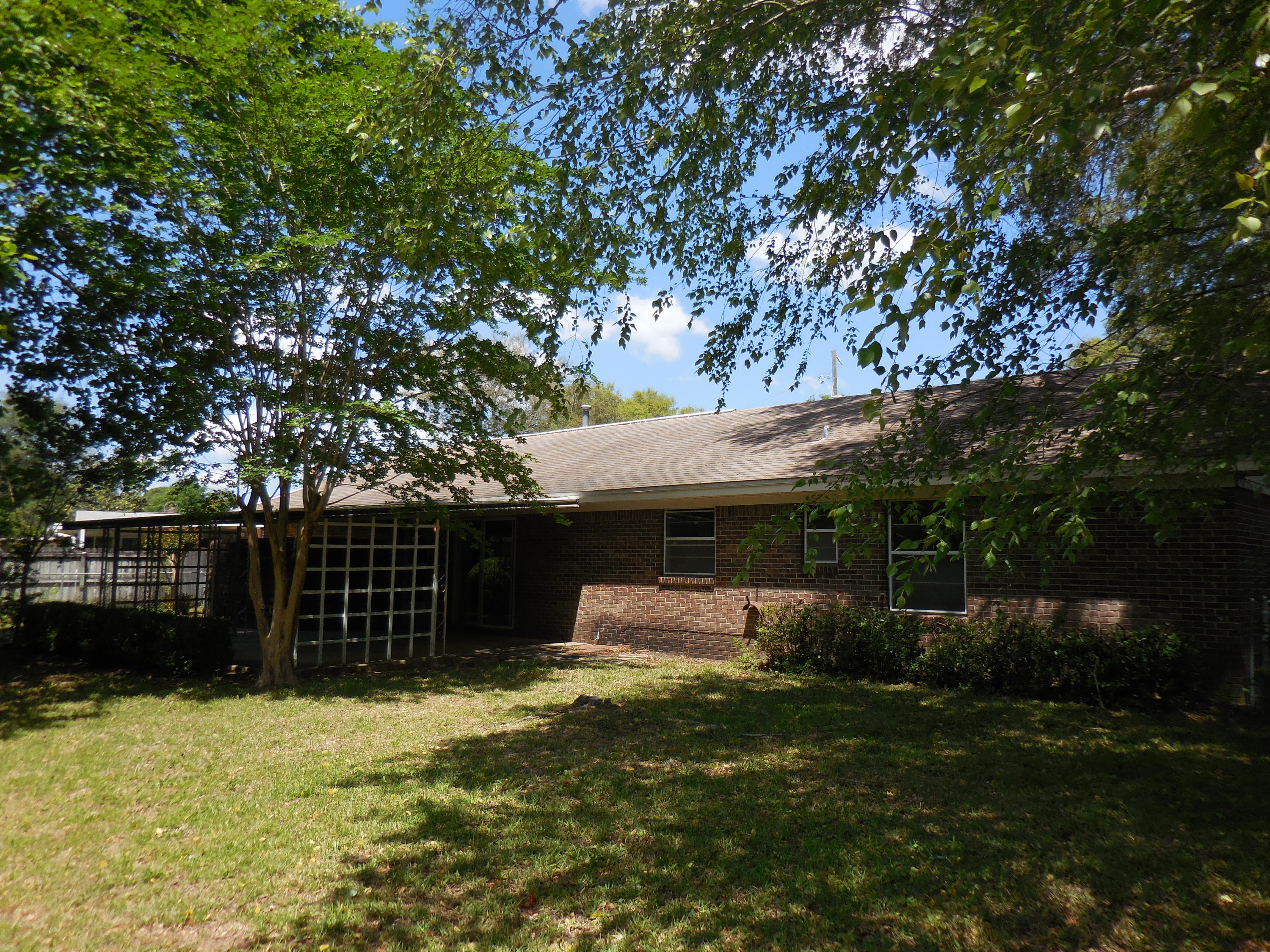 CAROL ANNE MANOR 1ST ADDN - Residential