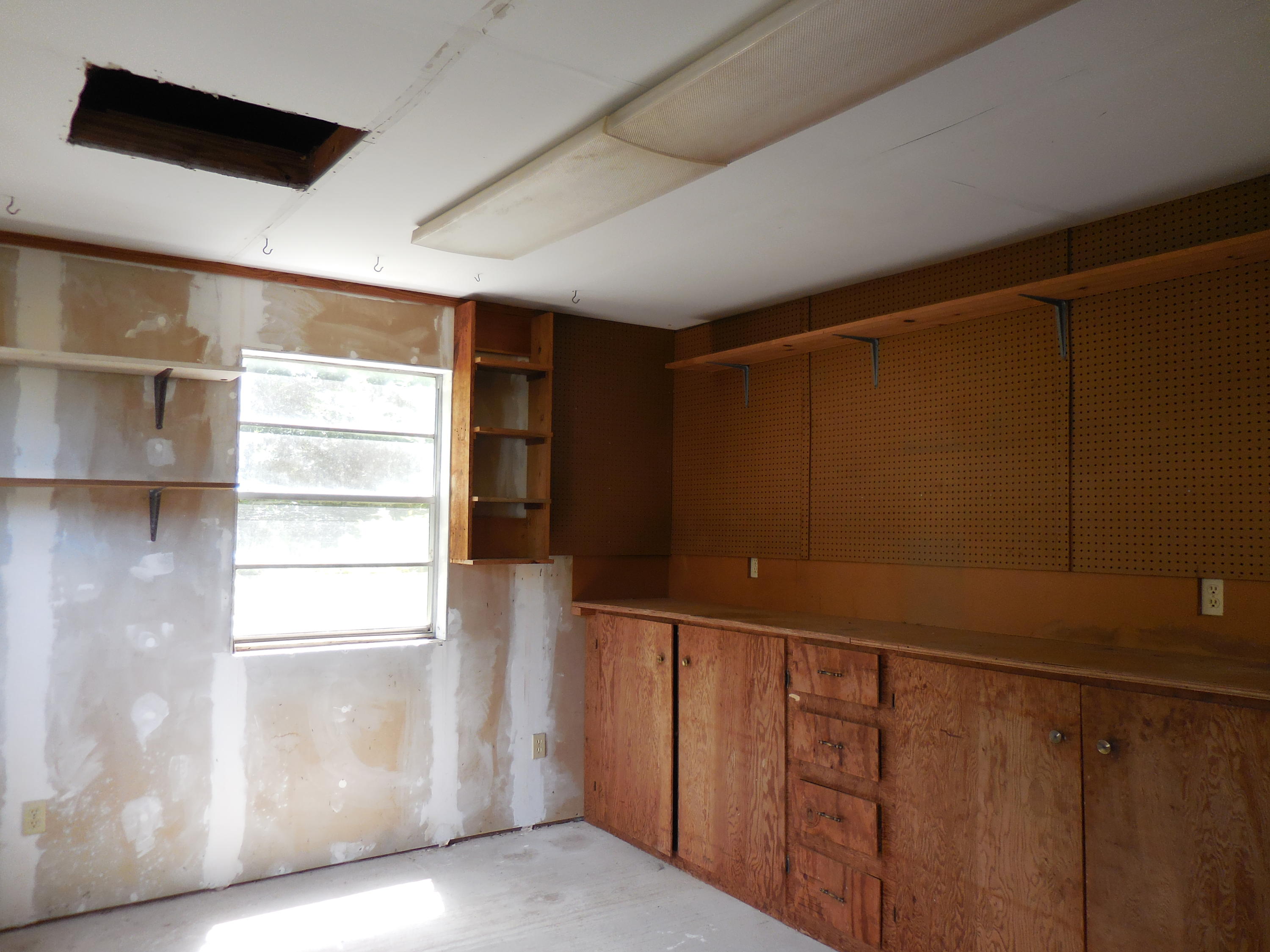 CAROL ANNE MANOR 1ST ADDN - Residential