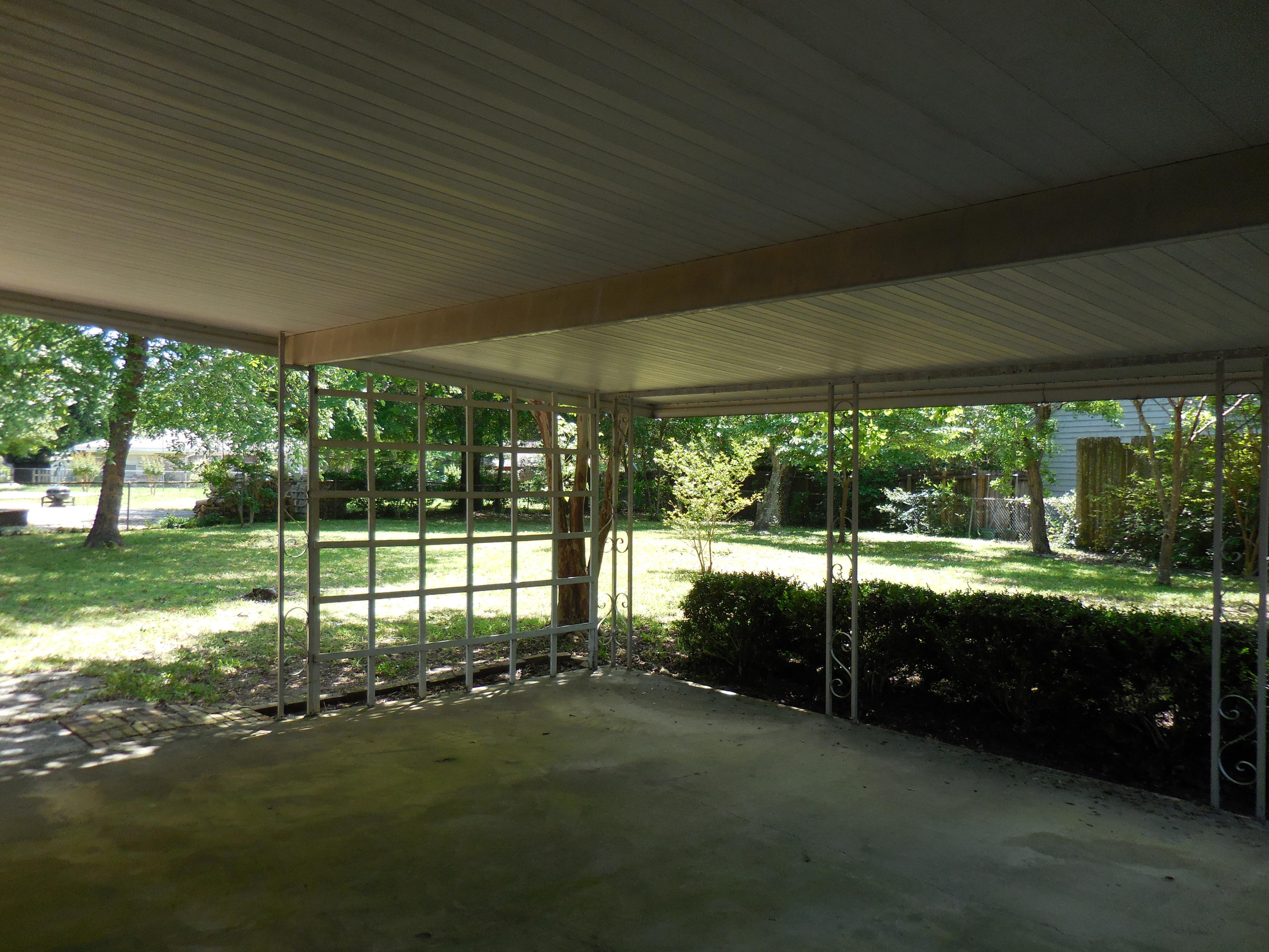 CAROL ANNE MANOR 1ST ADDN - Residential