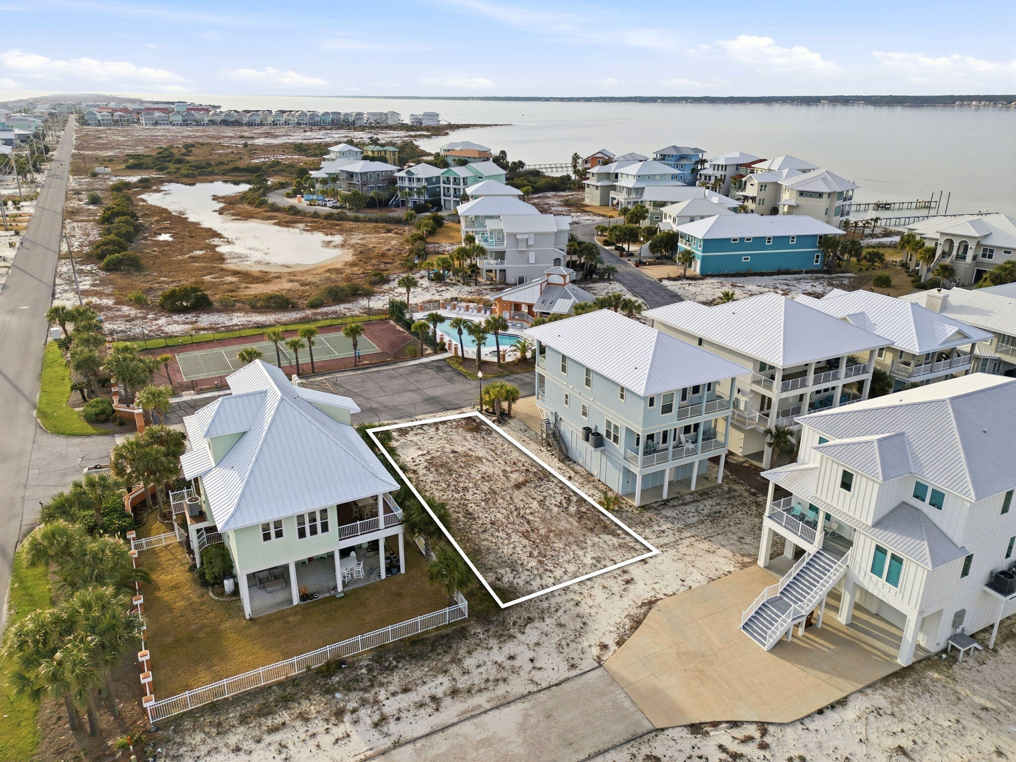 CARIBBEAN ISLES - Land