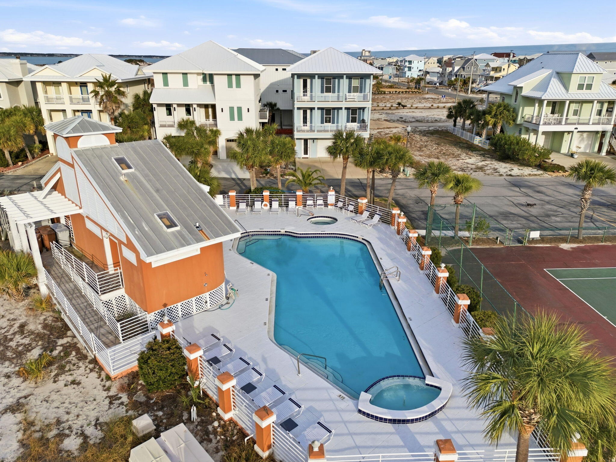 CARIBBEAN ISLES - Land