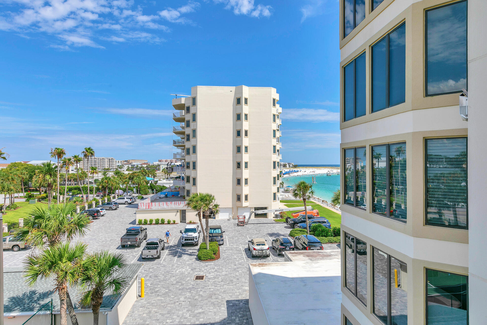 WATERVIEW TOWERS YACHT CLUB - Residential