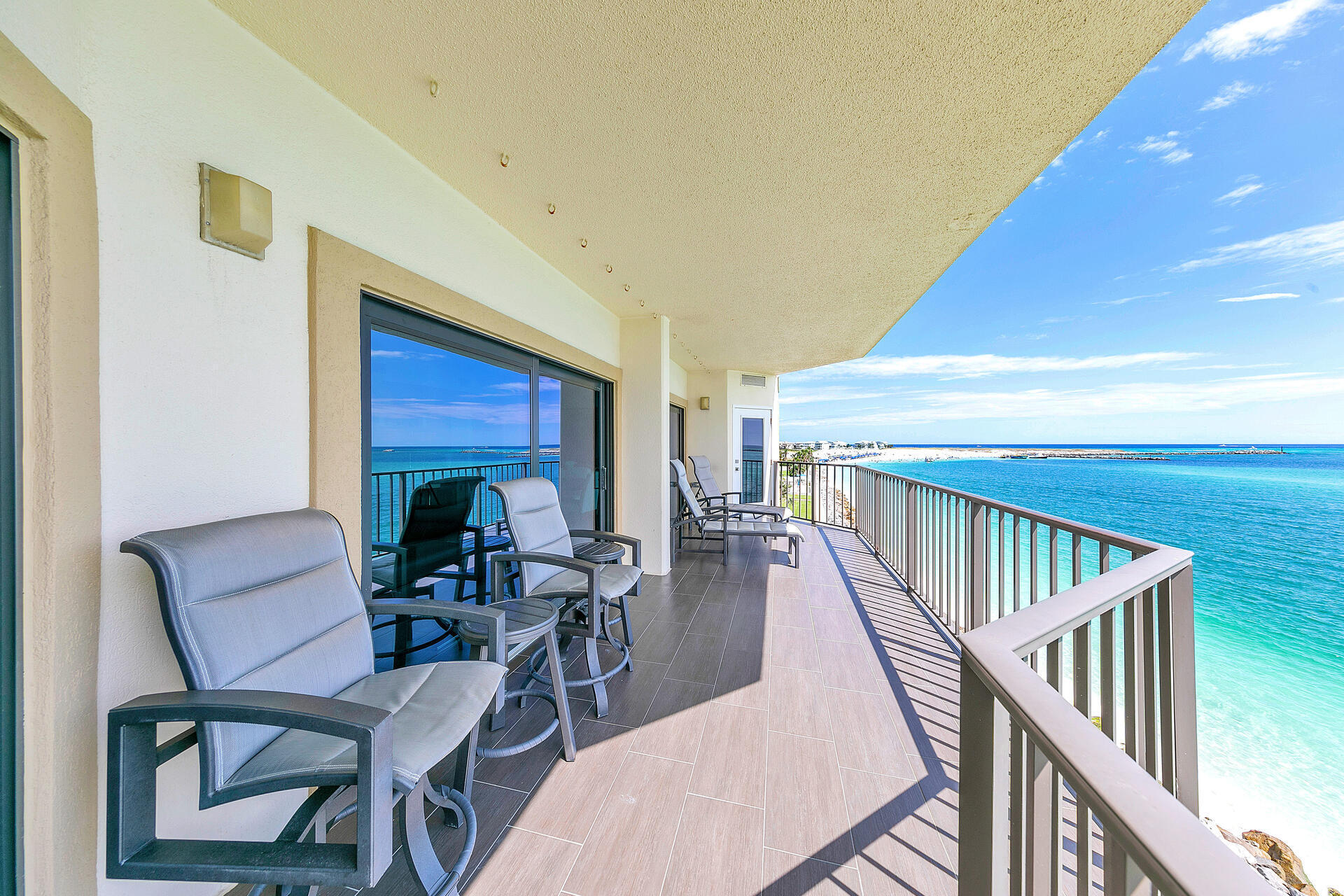 WATERVIEW TOWERS YACHT CLUB - Residential