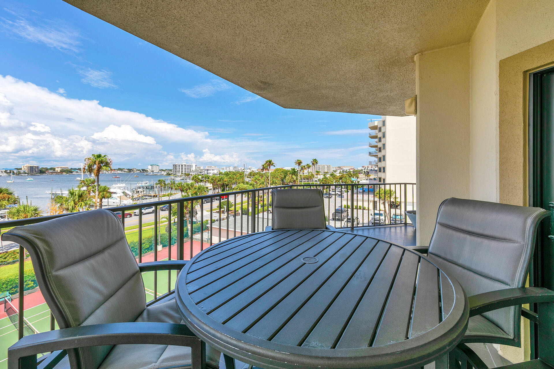 WATERVIEW TOWERS YACHT CLUB - Residential