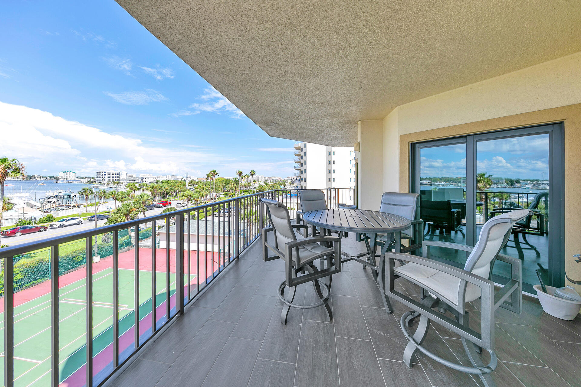 WATERVIEW TOWERS YACHT CLUB - Residential