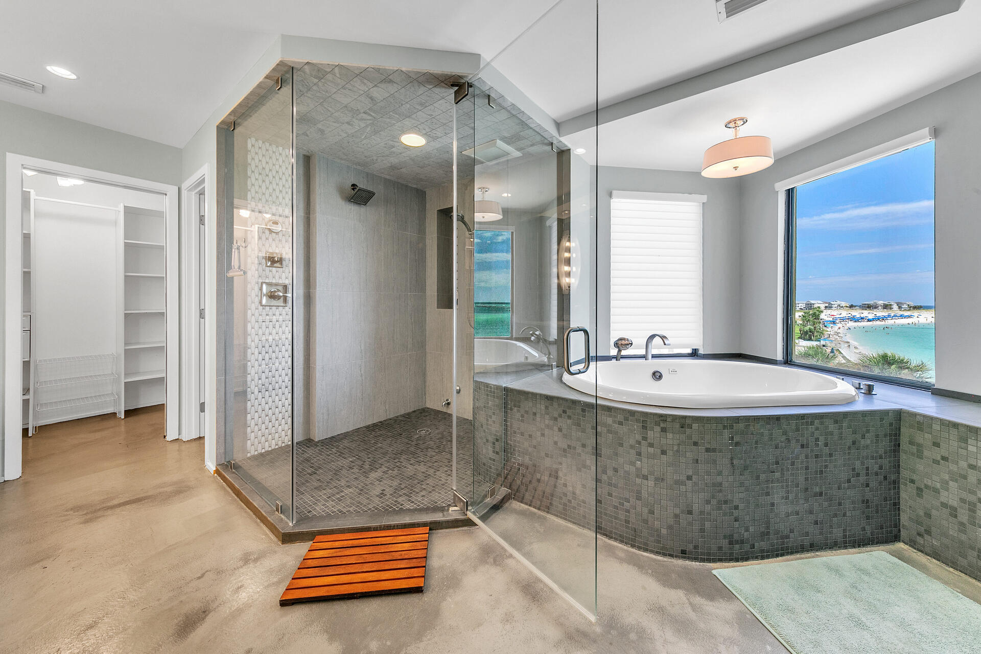 WATERVIEW TOWERS YACHT CLUB - Residential
