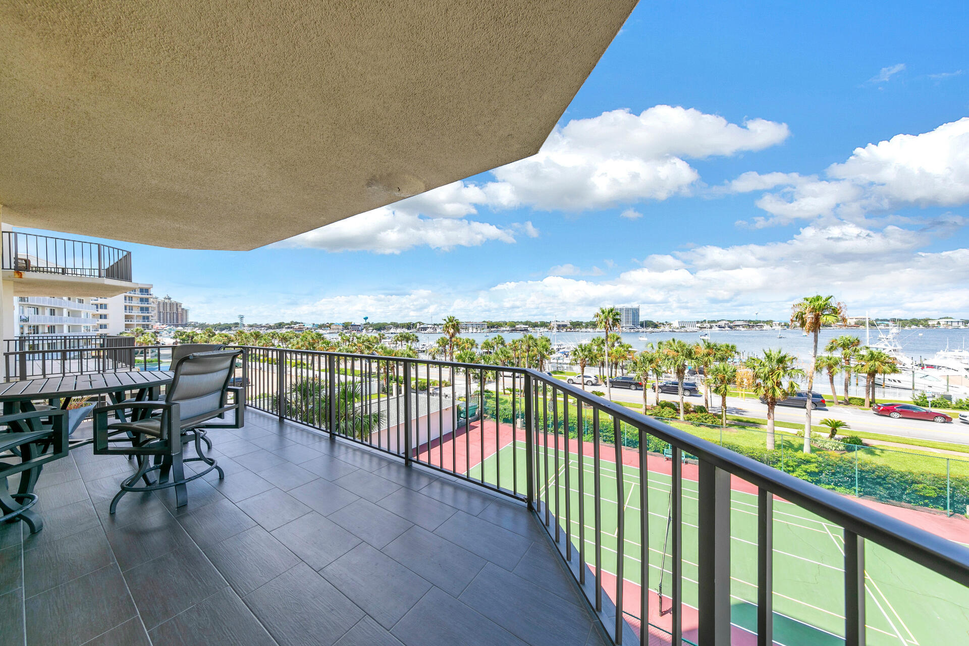 WATERVIEW TOWERS YACHT CLUB - Residential