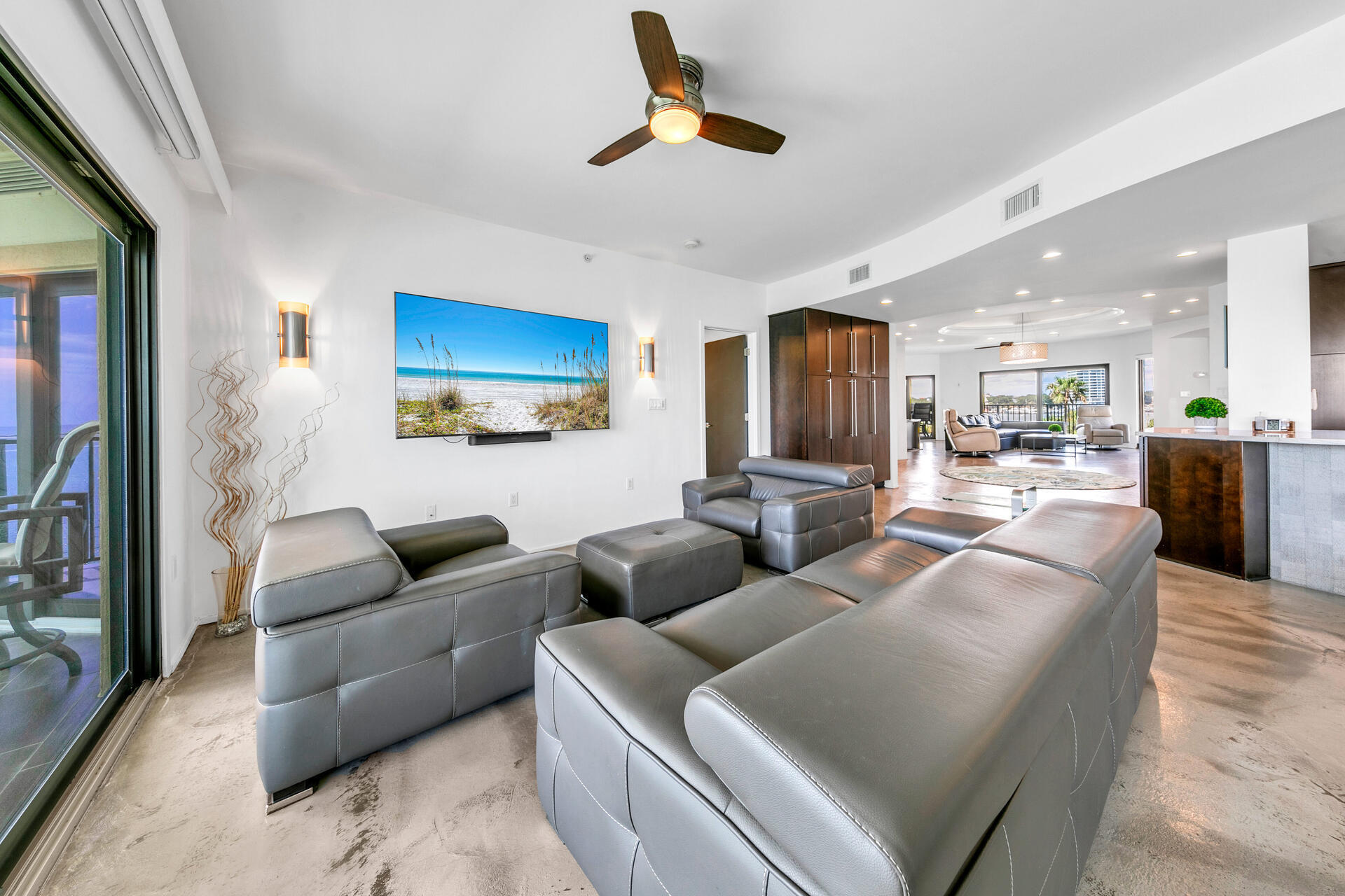 WATERVIEW TOWERS YACHT CLUB - Residential
