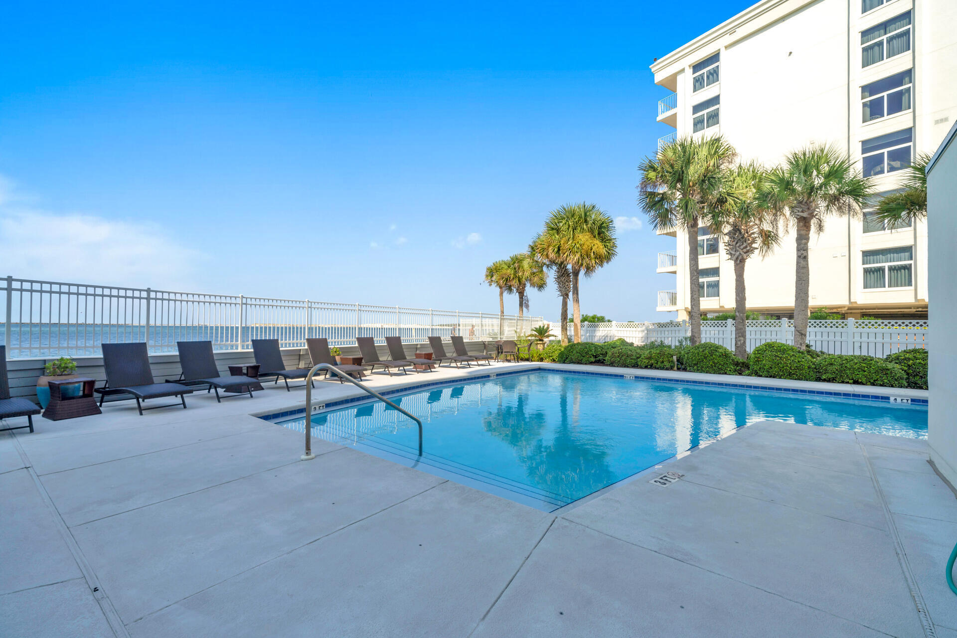 WATERVIEW TOWERS YACHT CLUB - Residential