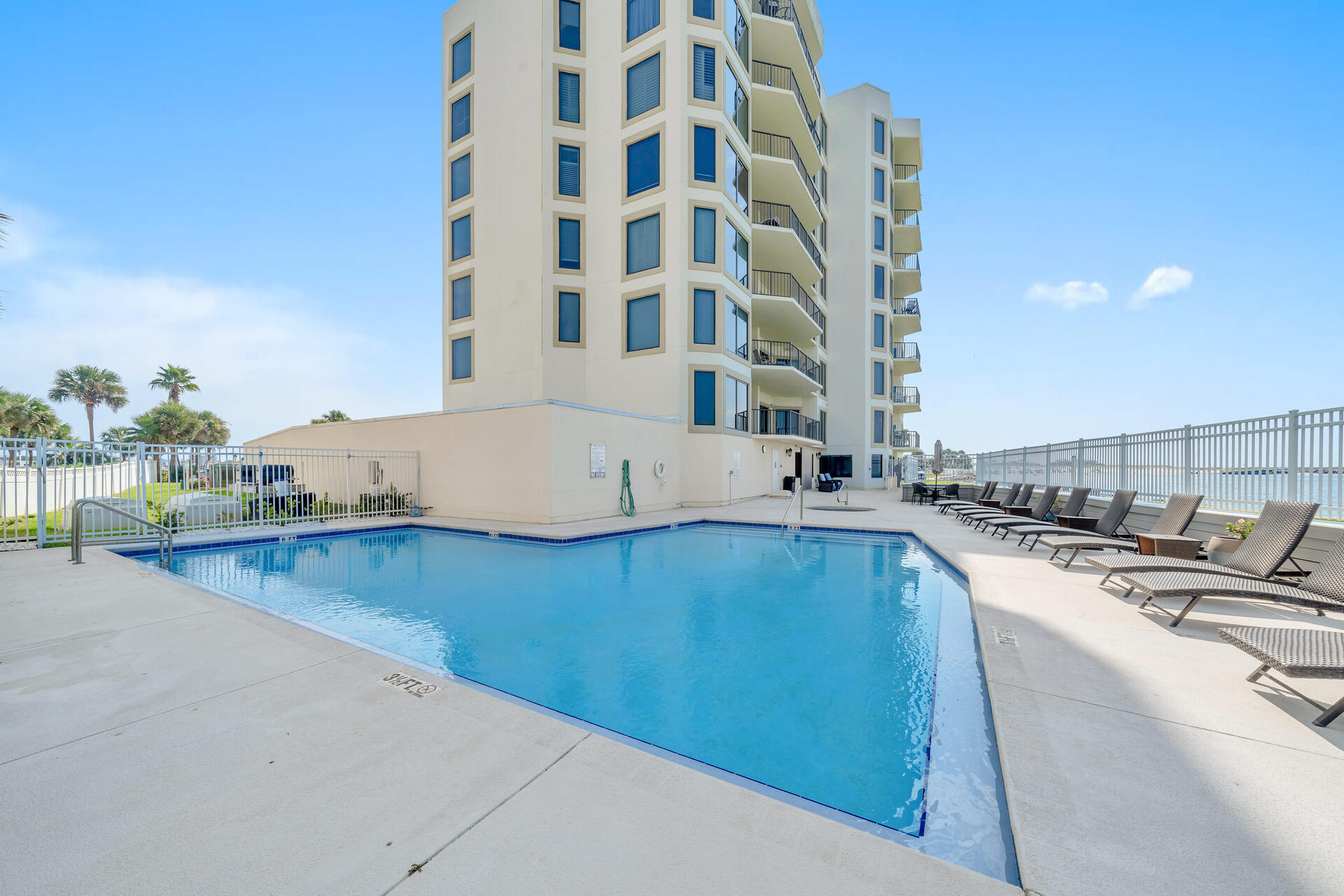 WATERVIEW TOWERS YACHT CLUB - Residential