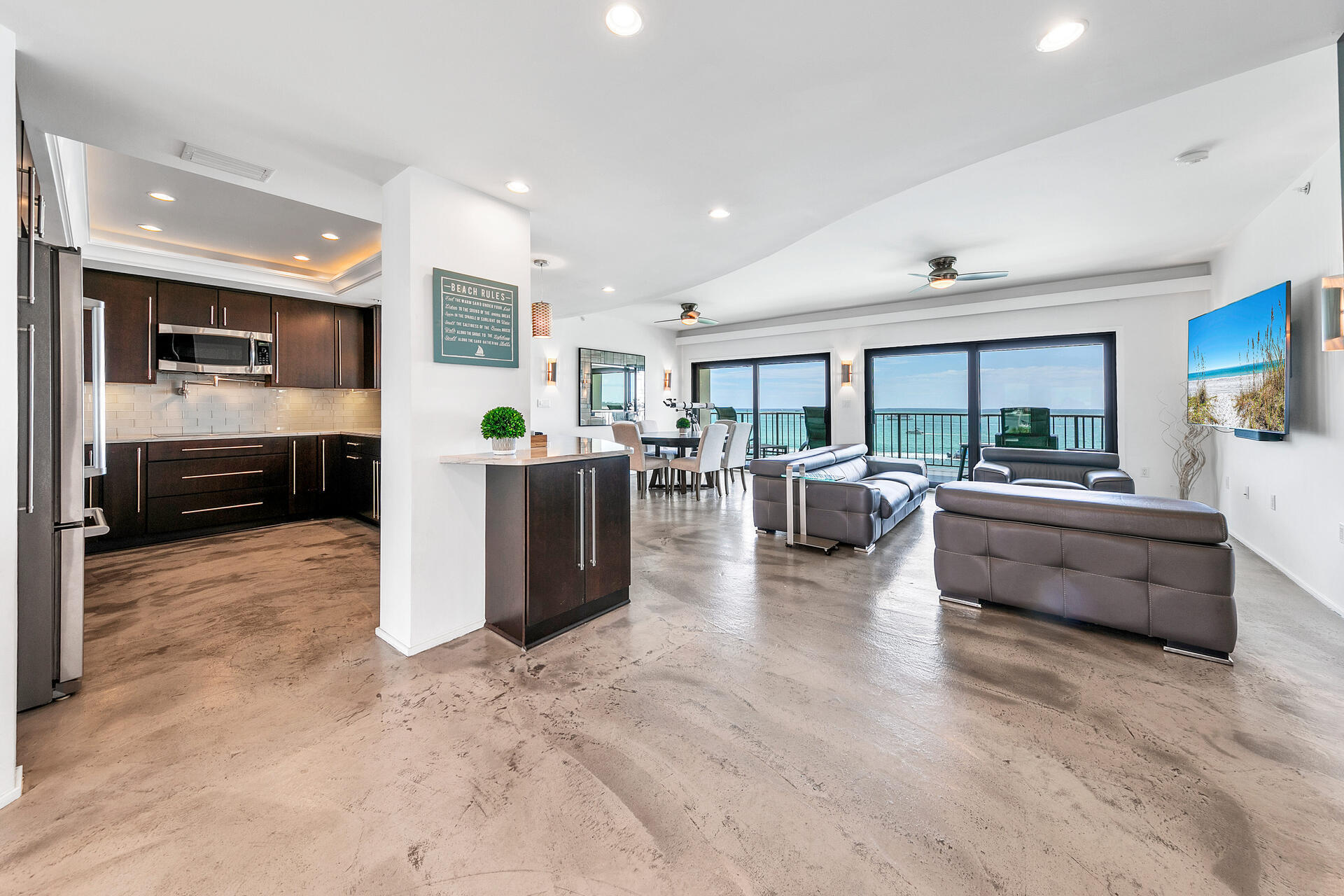 WATERVIEW TOWERS YACHT CLUB - Residential