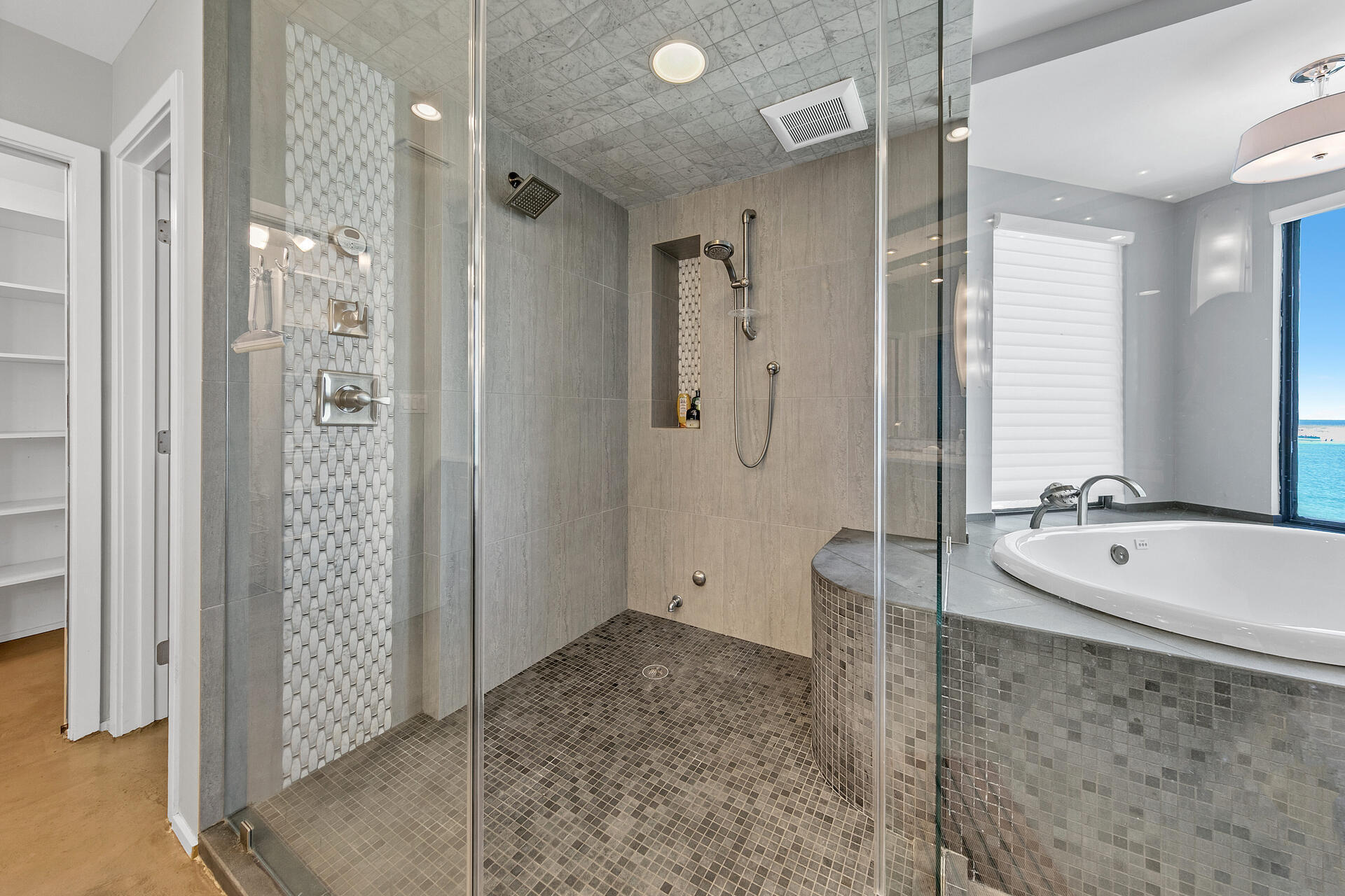 WATERVIEW TOWERS YACHT CLUB - Residential