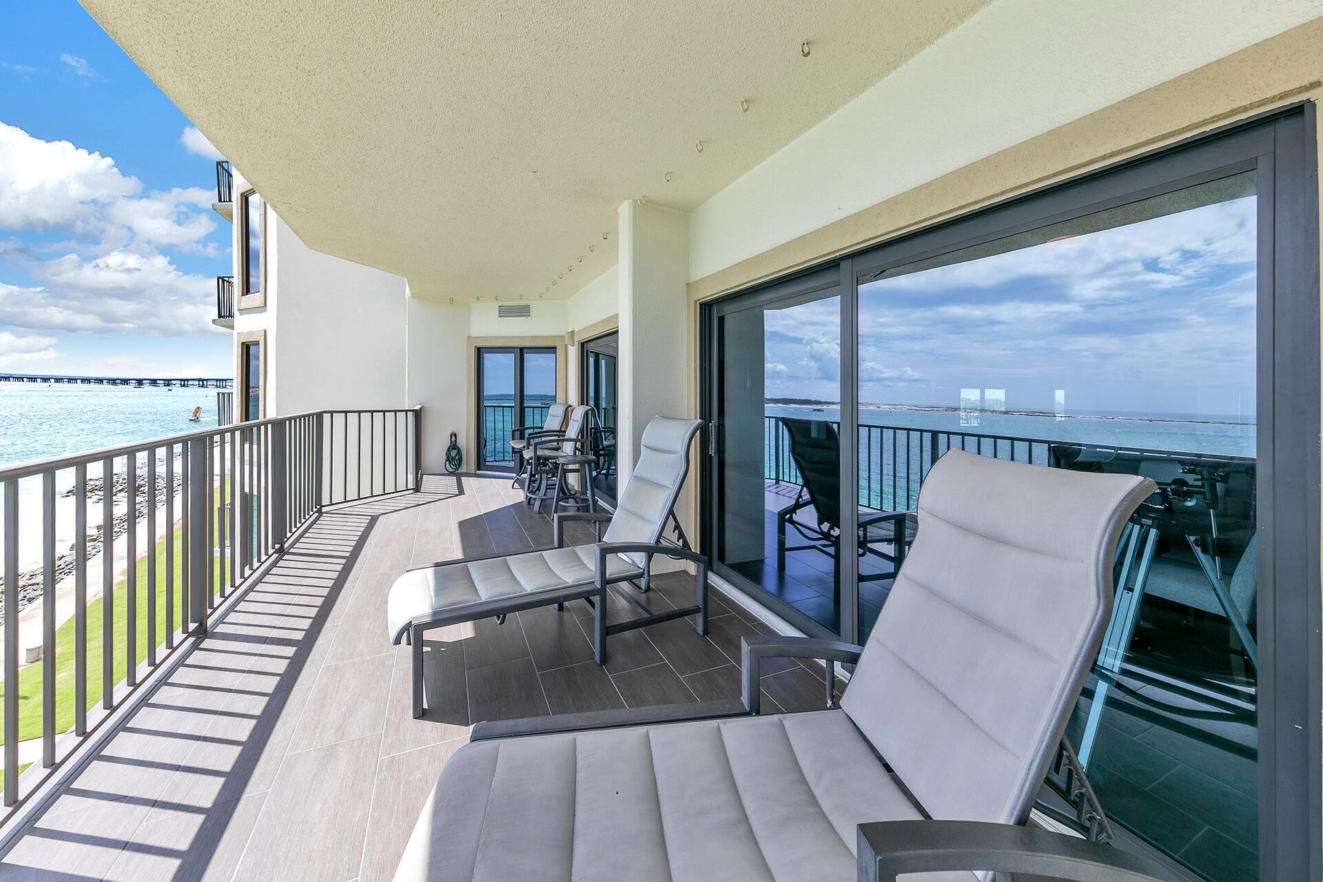 WATERVIEW TOWERS YACHT CLUB - Residential