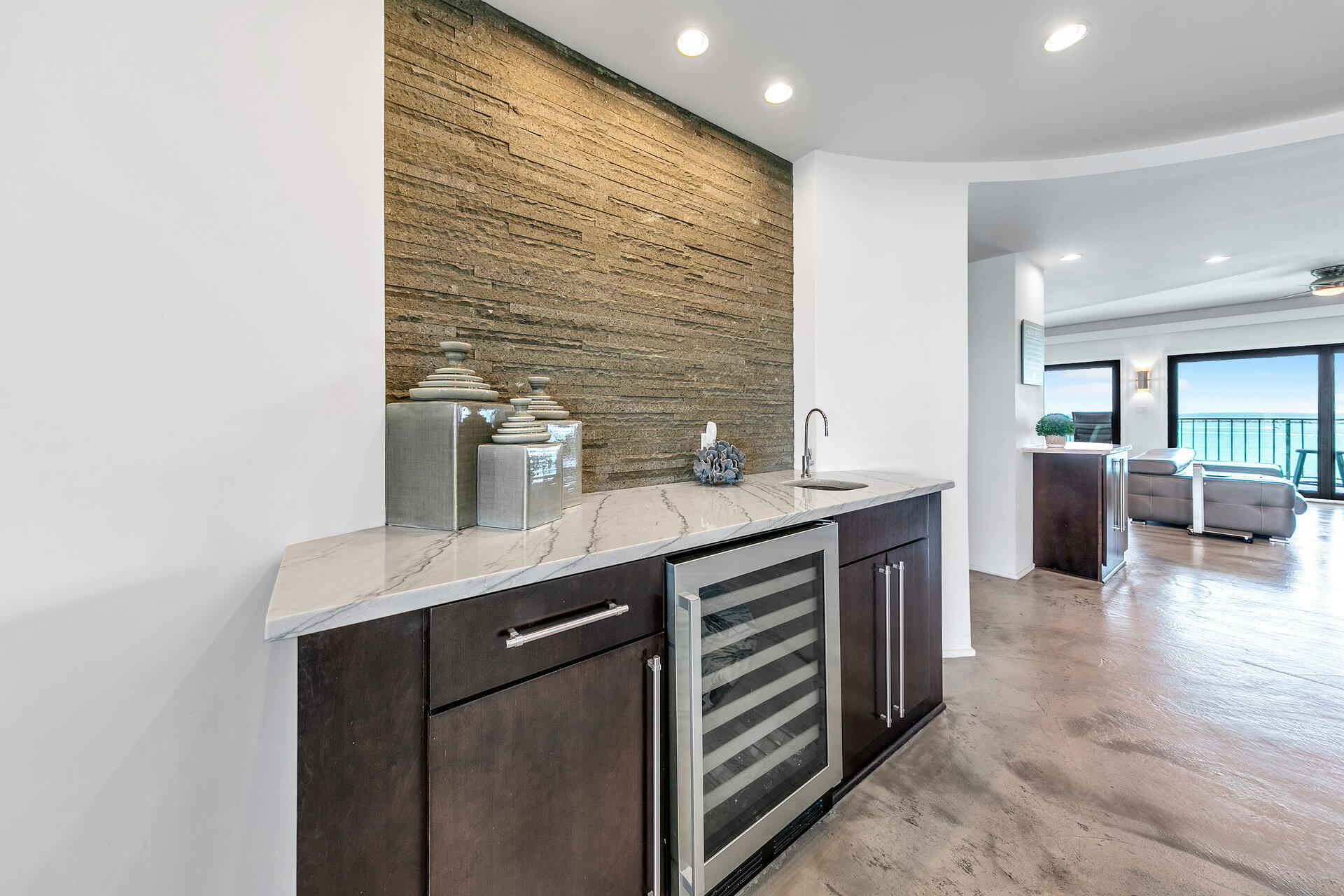 WATERVIEW TOWERS YACHT CLUB - Residential