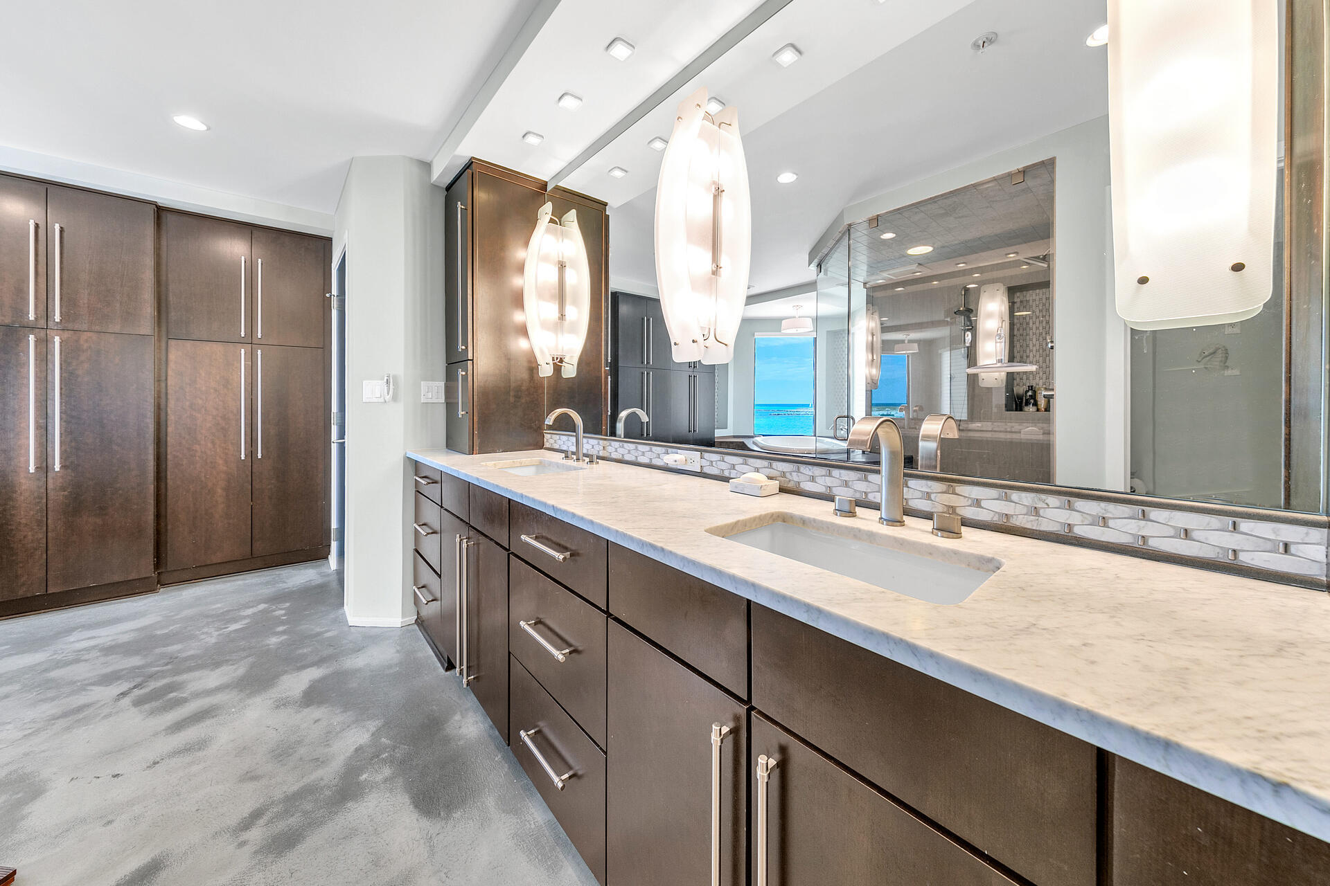 WATERVIEW TOWERS YACHT CLUB - Residential
