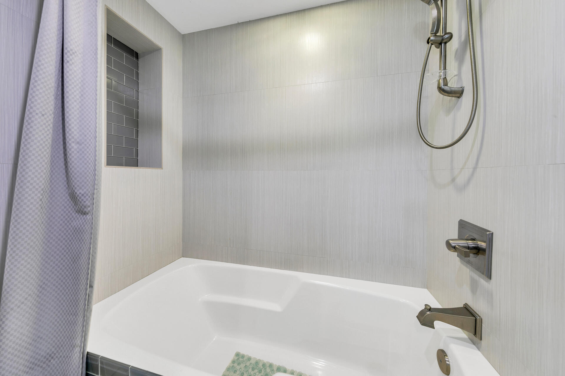 WATERVIEW TOWERS YACHT CLUB - Residential