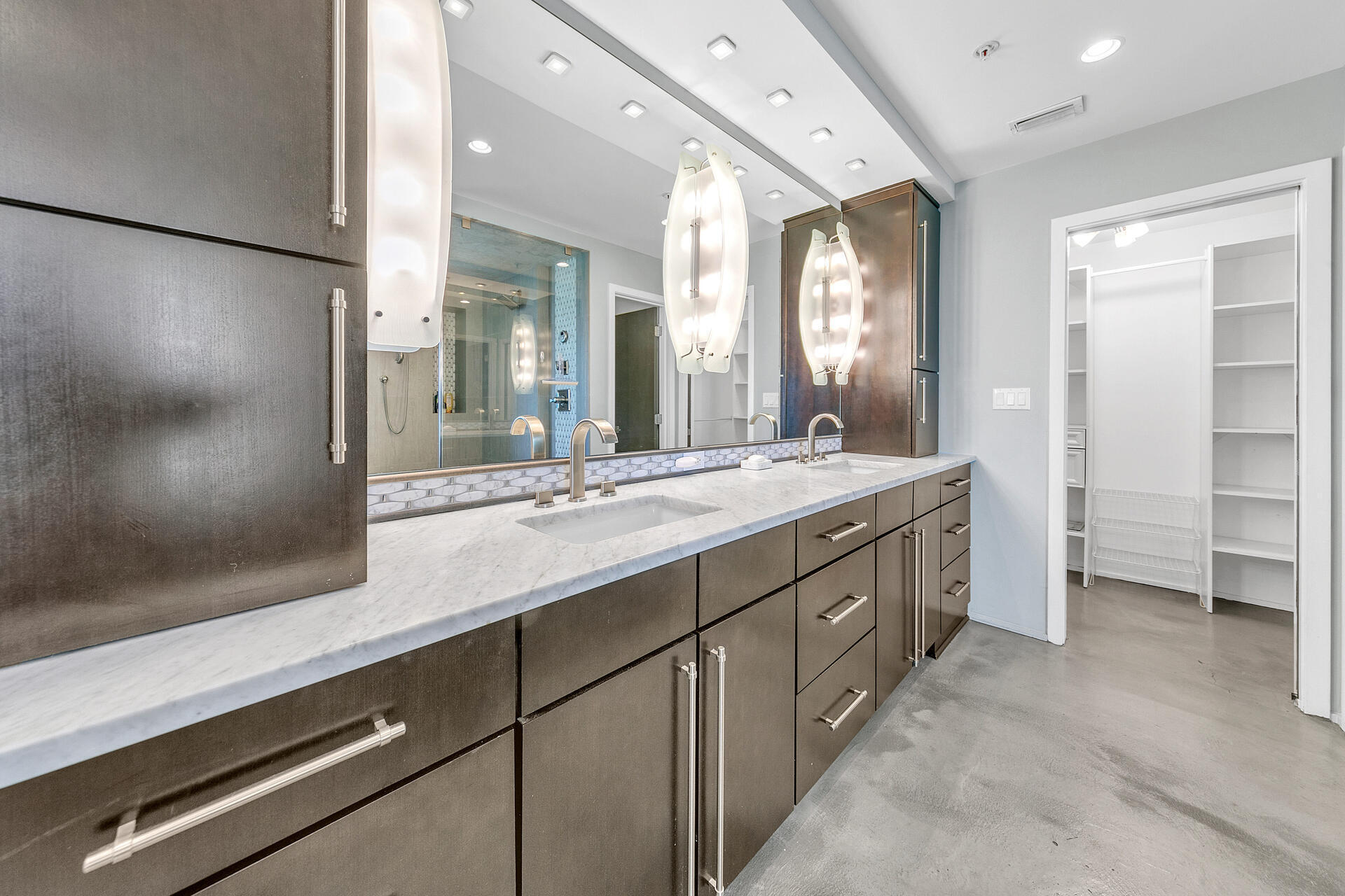 WATERVIEW TOWERS YACHT CLUB - Residential