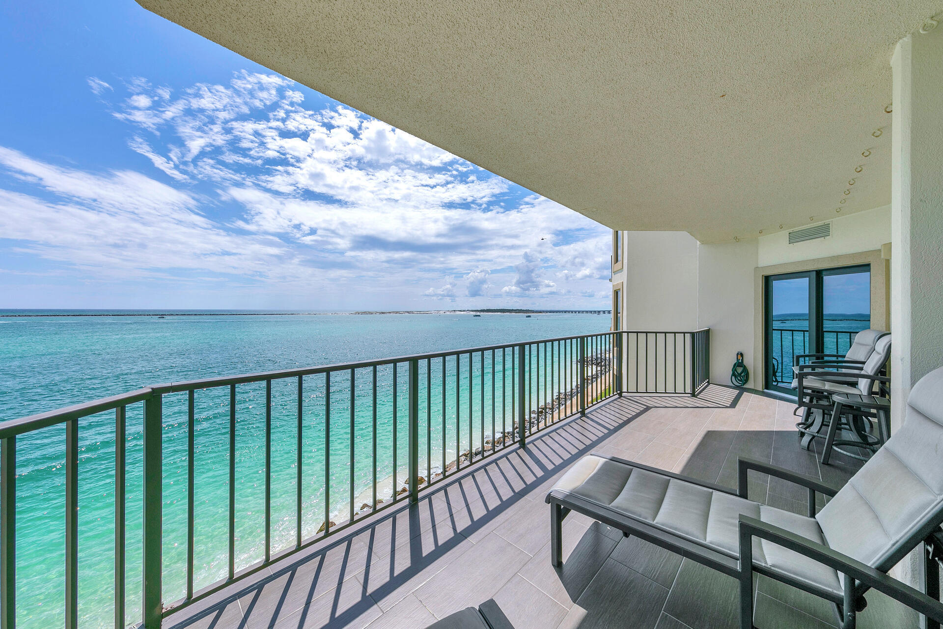 WATERVIEW TOWERS YACHT CLUB - Residential