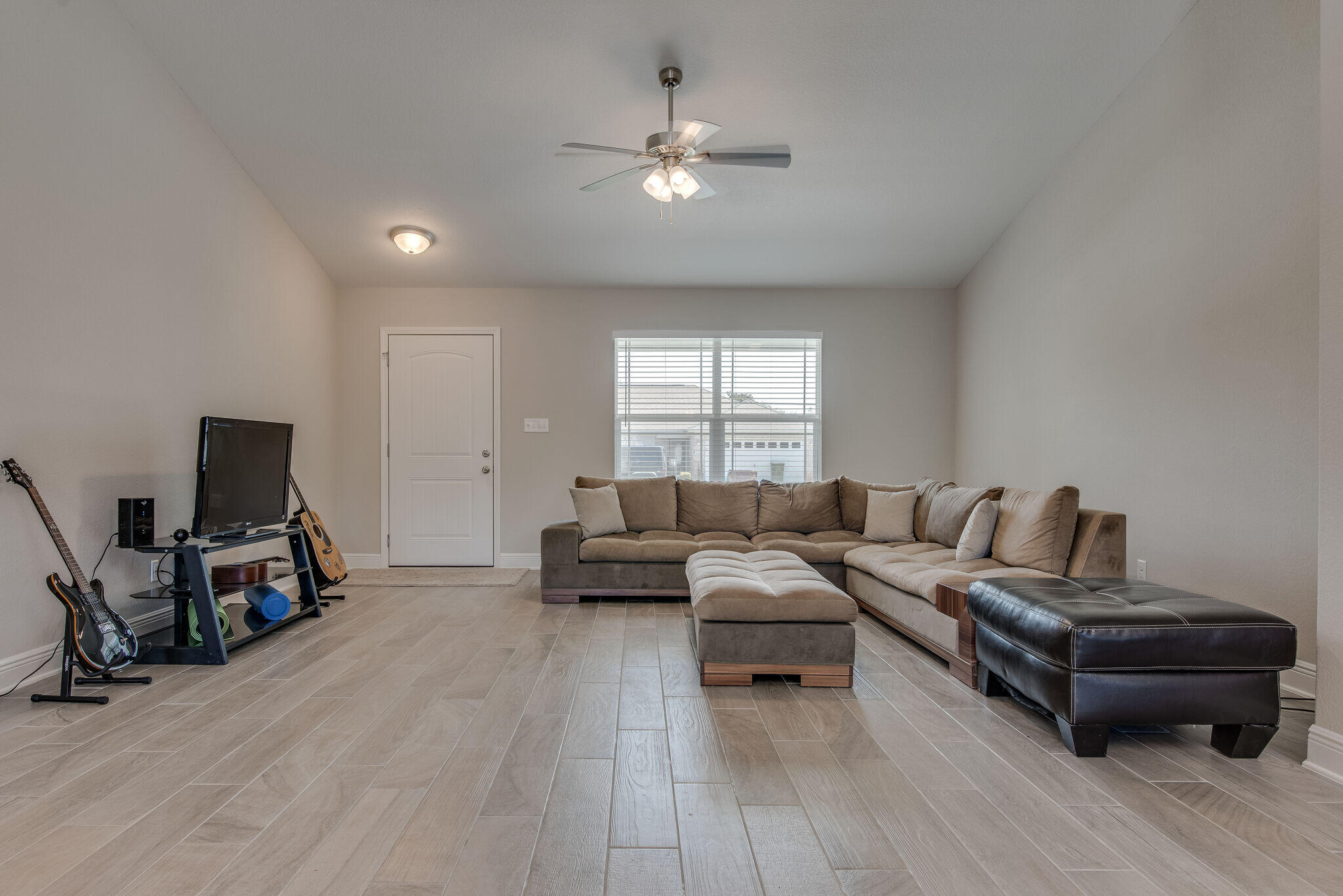 BELLA VISTA - Residential Lease