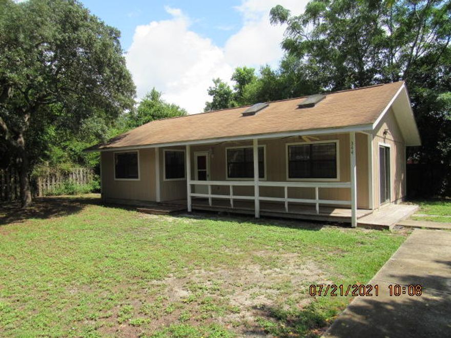 Centrally located 2 bedroom 1 bathroom home minutes from both Eglin AFB and Hurlburt Field. Laundry room No pets allowed and no smoking inside unit.