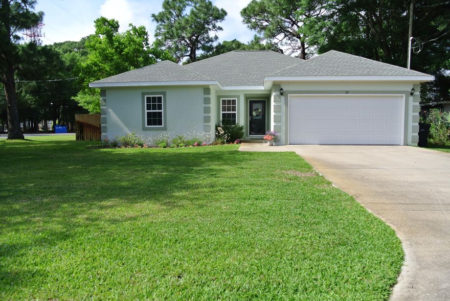 Fantastic home in the heart of FT Walton Beach convenient to Eglin AFB and Hurlburt Field. Just minutes to the Gulf of Mexico with beautiful white sand beaches and a short drive to Destin. Choctawhatchee Bay is just a few blocks away and offers a public boat launch. Pride of ownership really shows in this like new home. The open floor plan has good flow with family room opening to dining and kitchen, great for entertaining. The 9' foot ceilings with knock down finish throughout add to the spacious feeling. Large family room boasts trayed ceiling and beautiful crown molding. Awesome kitchen with granite counters, espresso cabinets, stainless appliances and dual corner windows at sink overlooking back yard. Split master large enough for big furniture and nice bath with double vanities.