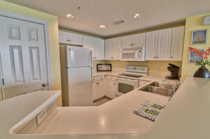 MAJESTIC BEACH TOWERS II - Residential