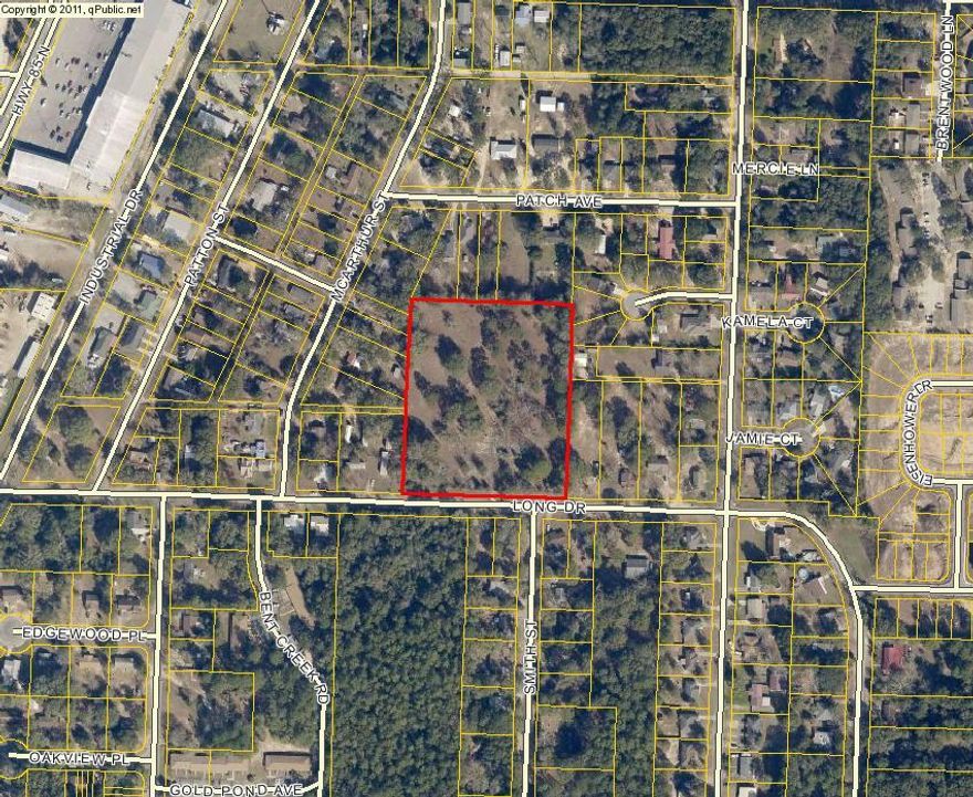Great Location for Small Subdivision, Storage Units, Daycare, etc. This property is located conveniently in the heart of Crestview.