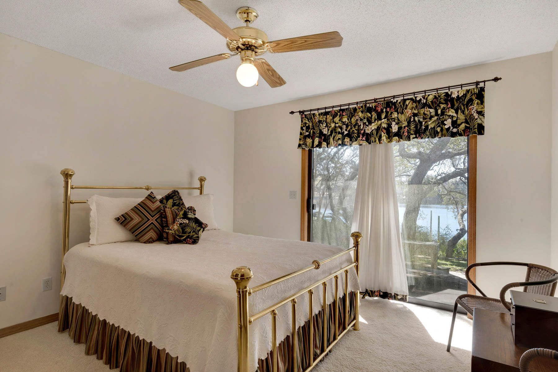 NORTH LAKE PIPPIN - Residential