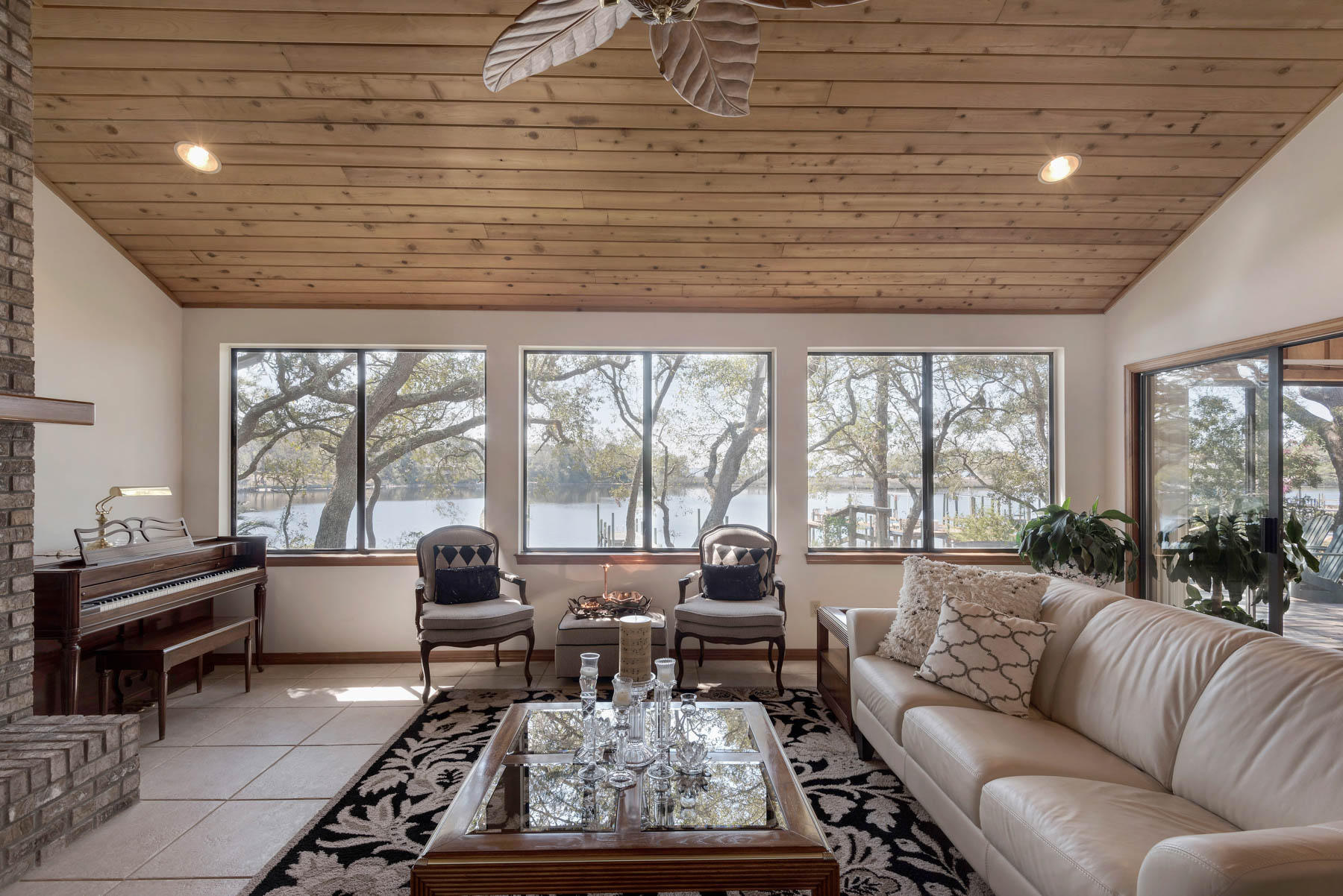 NORTH LAKE PIPPIN - Residential