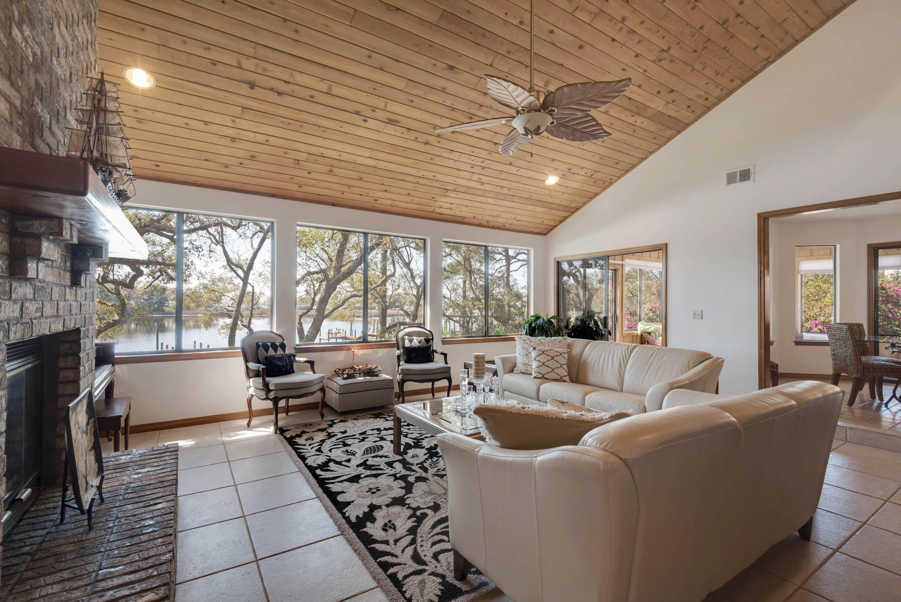 NORTH LAKE PIPPIN - Residential