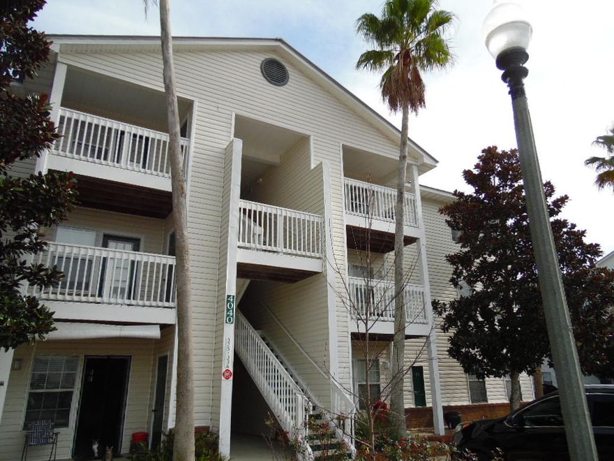 Great layout for this large 3rd floor 1 bedroom, 1 bath REO condo in Destin! The condo features tile floors throughout, vaulted ceilings, a separate dining area, utility room and a relaxing balcony. The community has a pool and is close to all the resort offers; restaurants, shopping, beaches and entertainment.