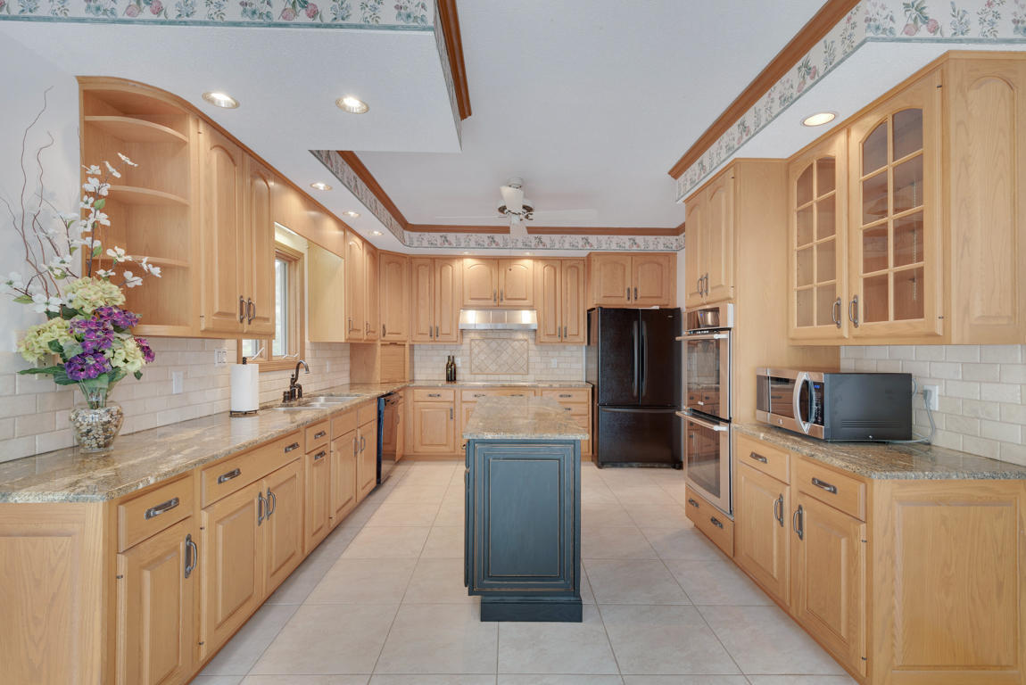 ROCKY BAYOU COUNTRY CLUB ESTATES 1 - Residential