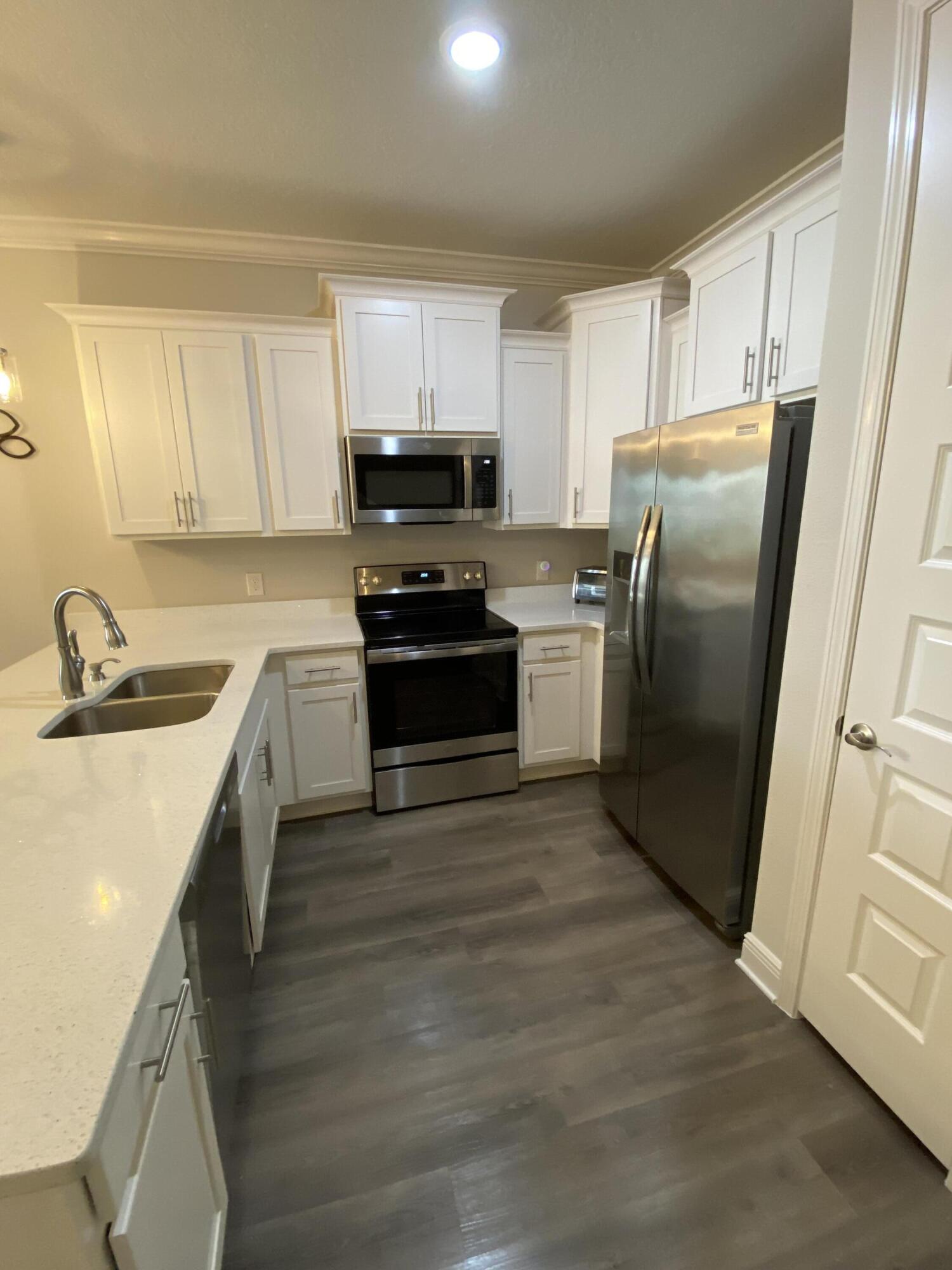 HIDDEN BAY VILLAGE - Residential