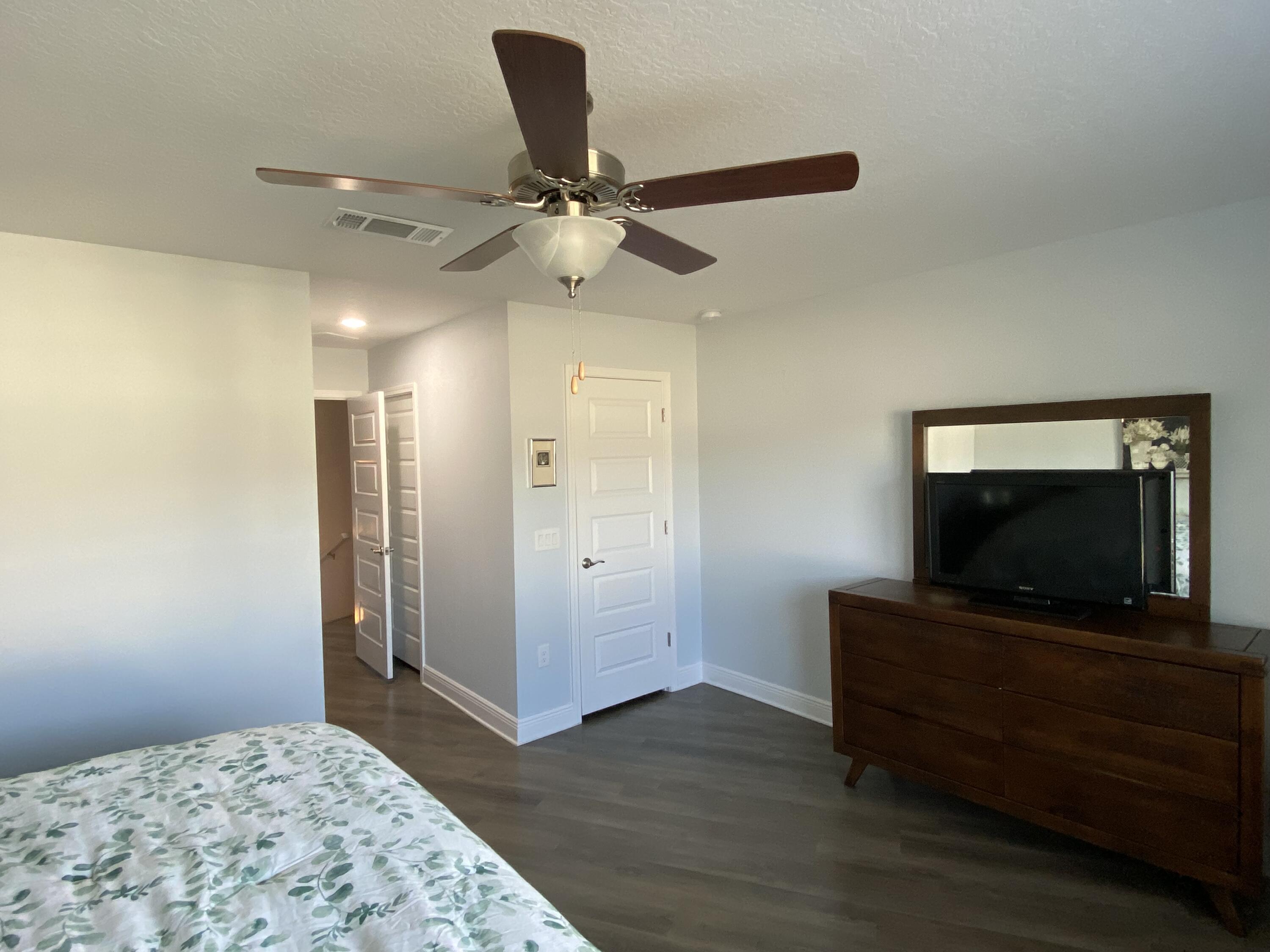 HIDDEN BAY VILLAGE - Residential