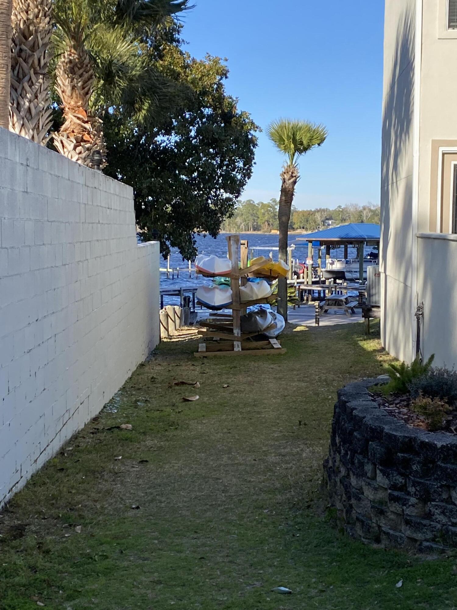 HIDDEN BAY VILLAGE - Residential