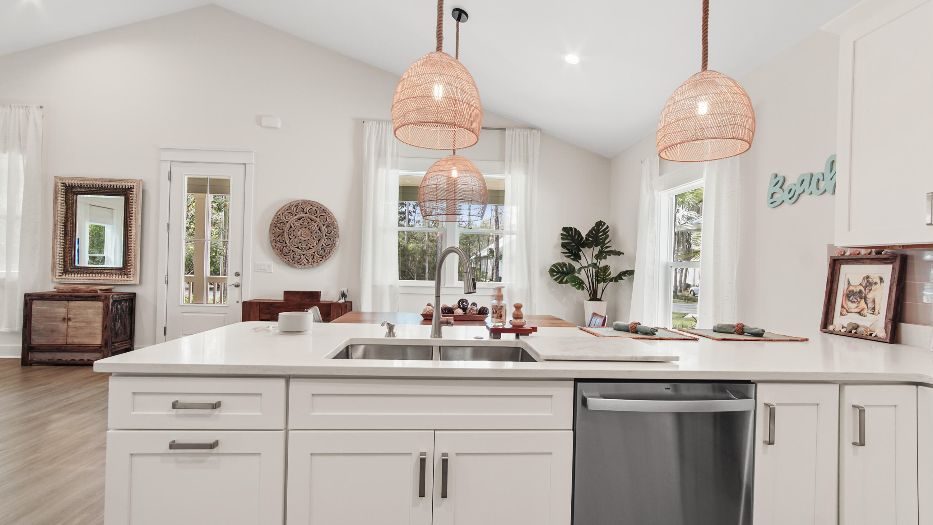 MAGNOLIA BEACH - Residential