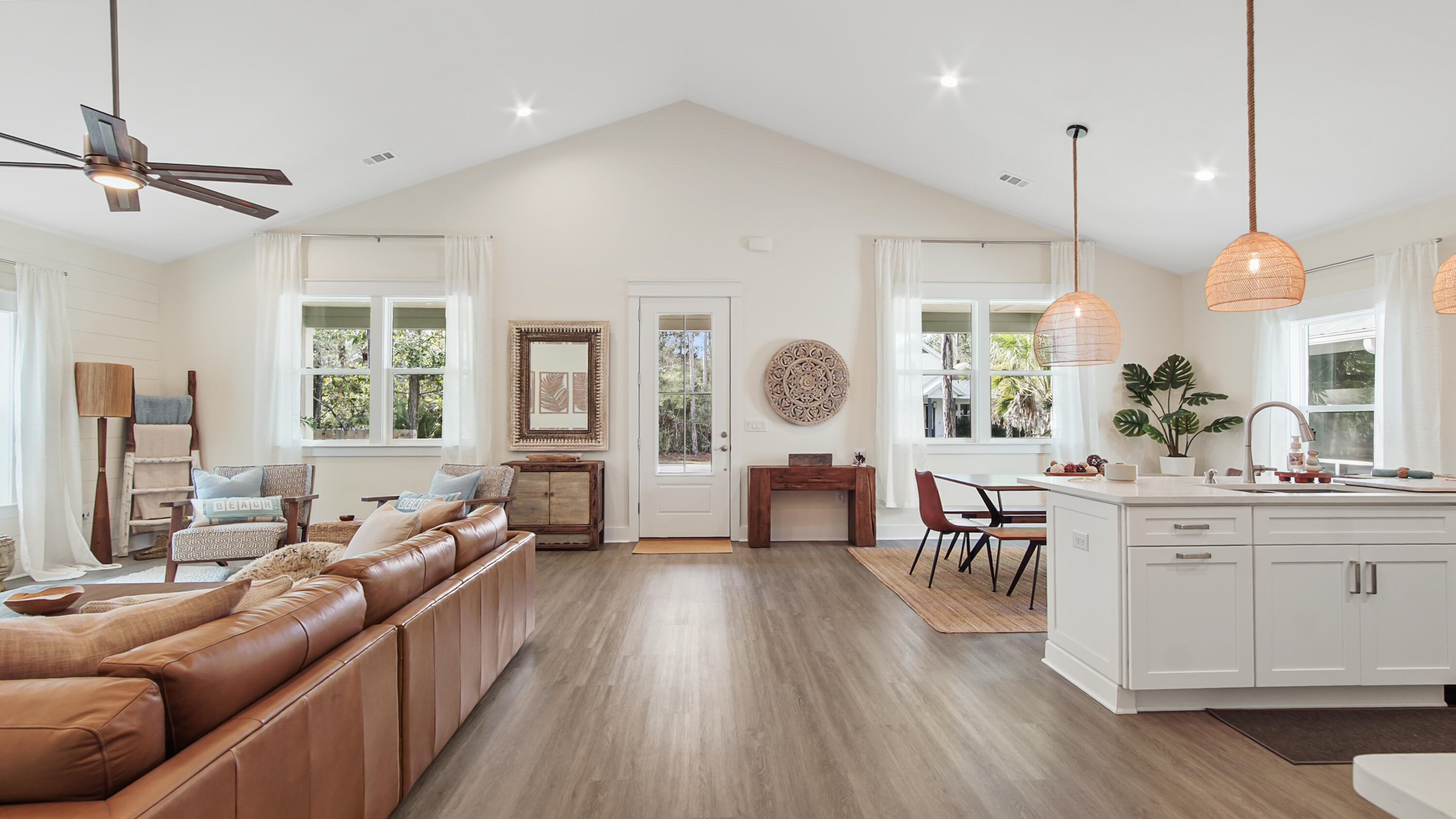 MAGNOLIA BEACH - Residential