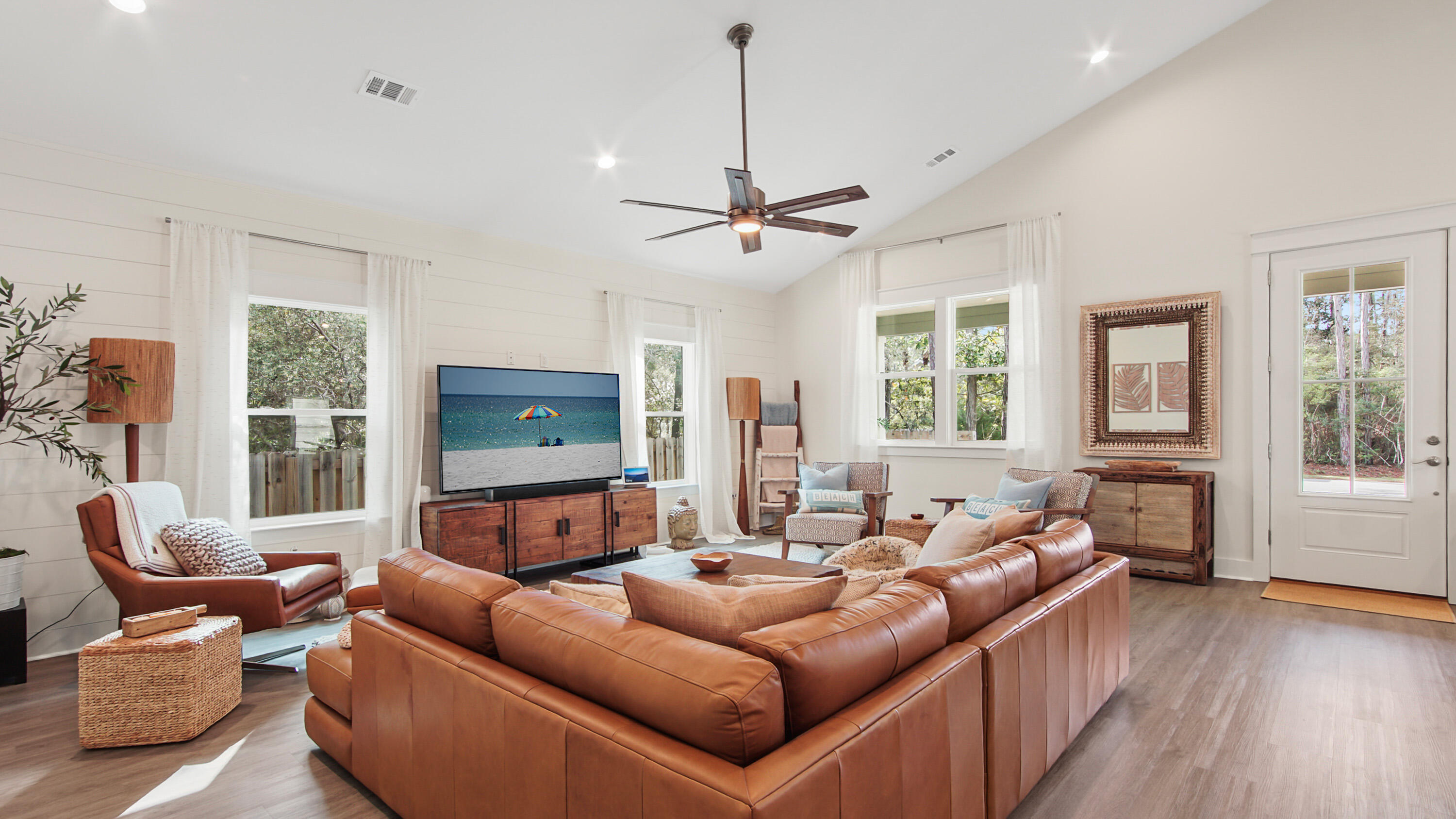 MAGNOLIA BEACH - Residential