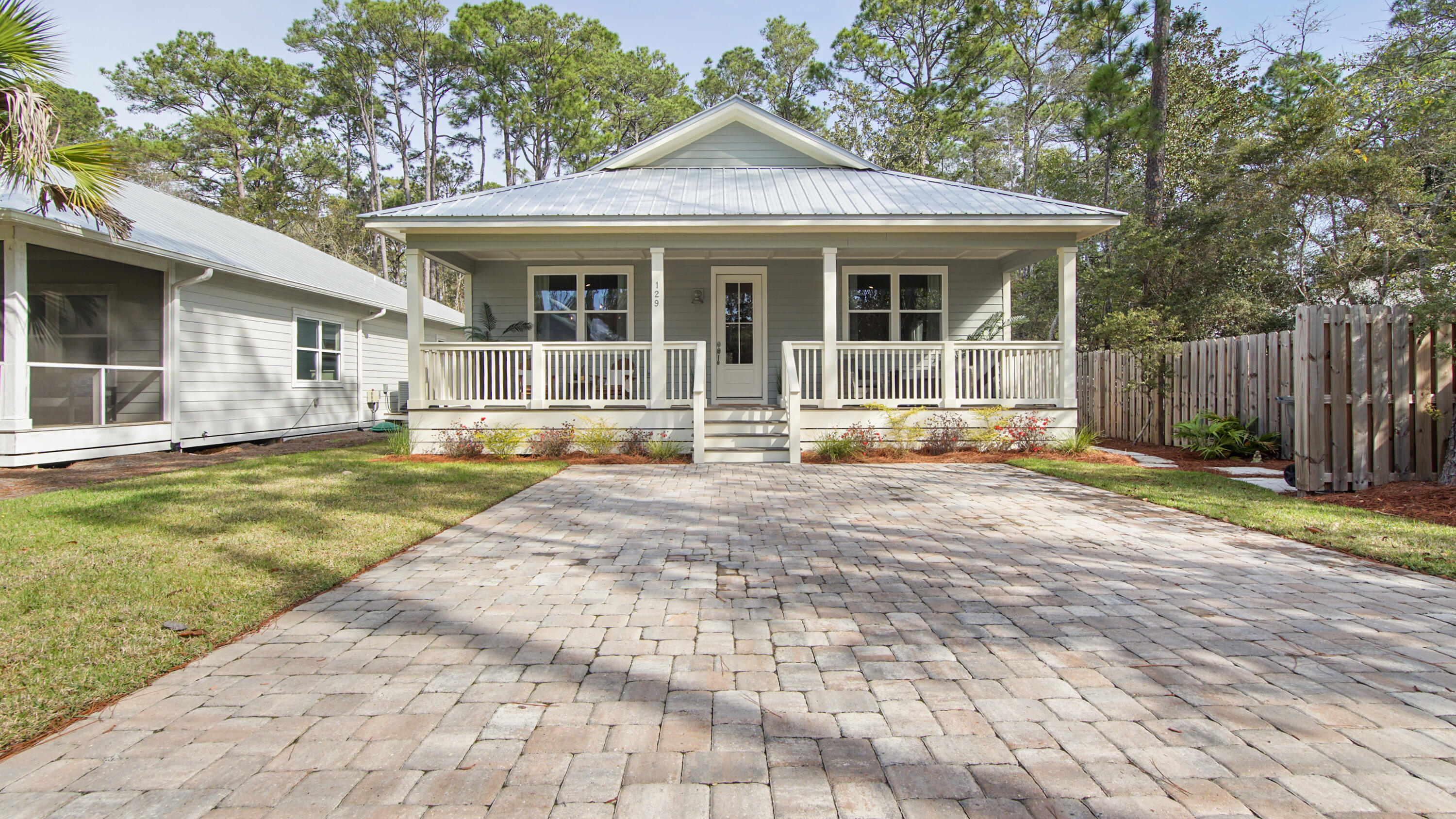 MAGNOLIA BEACH - Residential