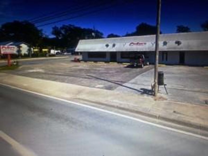 This building is on HWY 331 S with a traffic count of 17,000 plus cars per day that pass the location. Location could have as many as 30k to 50k cars going by during holiday periods.This space has the possibility of being divided into 3 separate spaces in the main 5500 sq ft and a totally separate 1120 sq ft is available in the end unit of the building.Additionally, there is 2000 plus sq ft of storage space available directly adjacent to the main building.