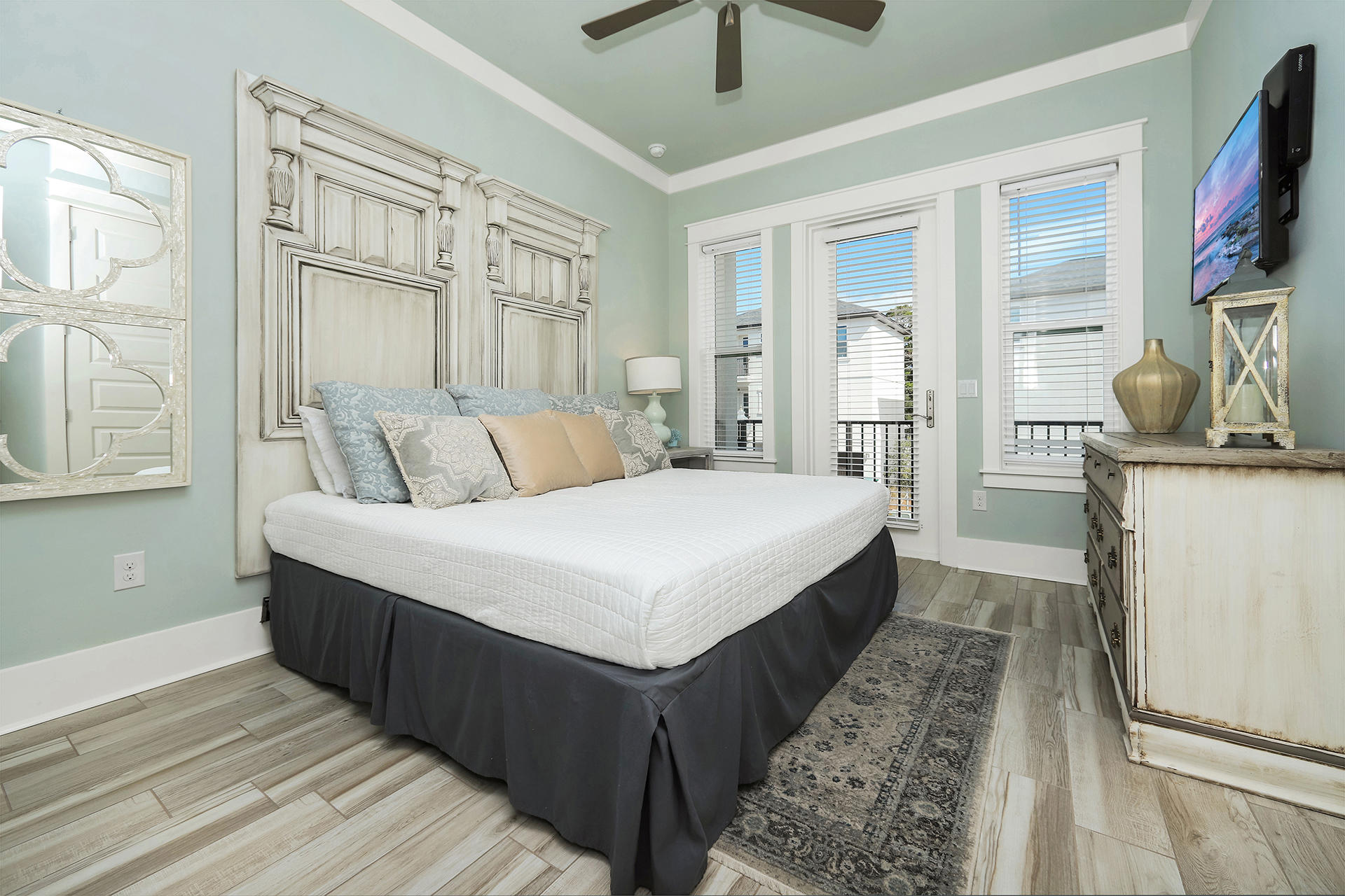 HIDDEN PALMS - Residential