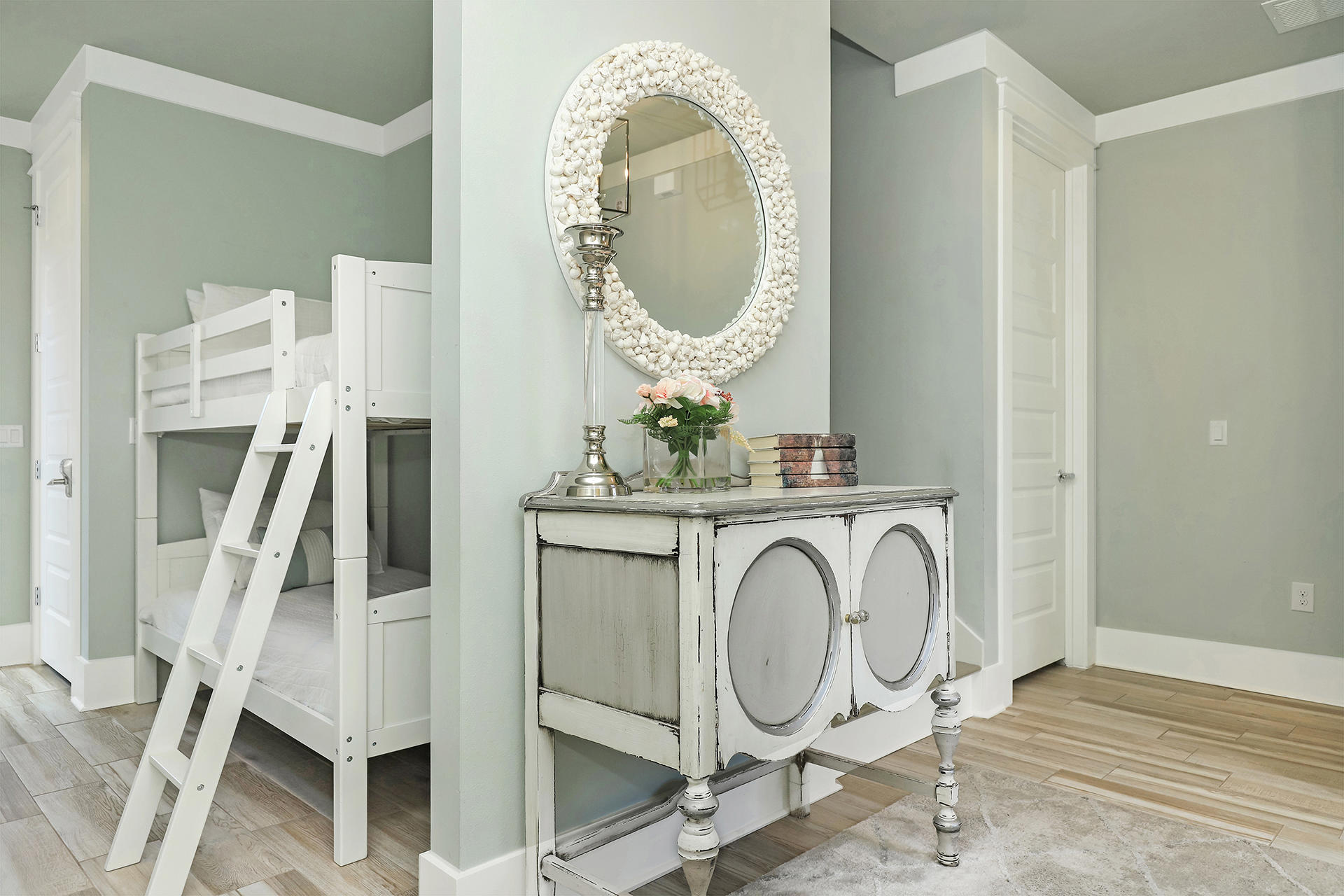 HIDDEN PALMS - Residential