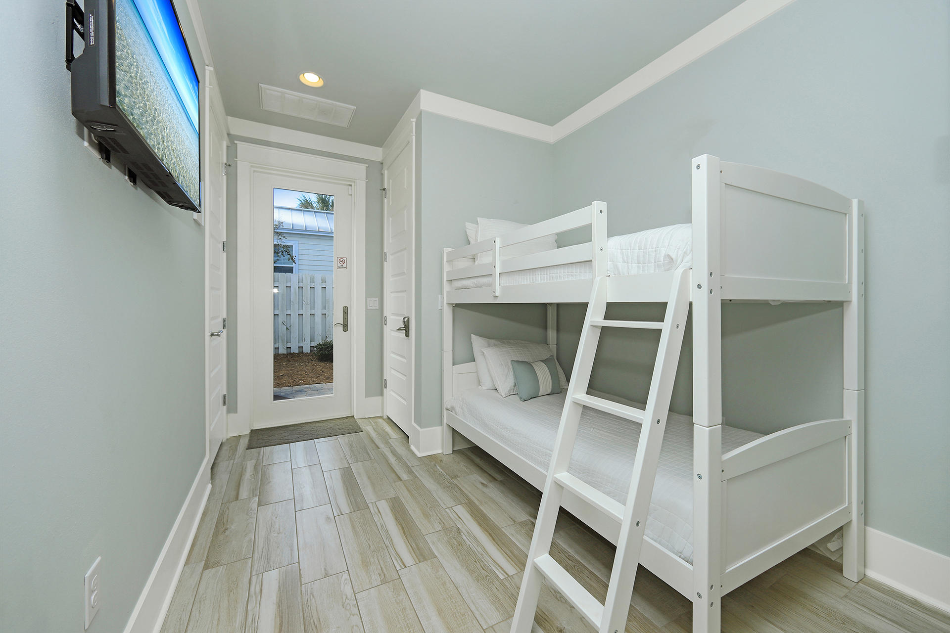 HIDDEN PALMS - Residential